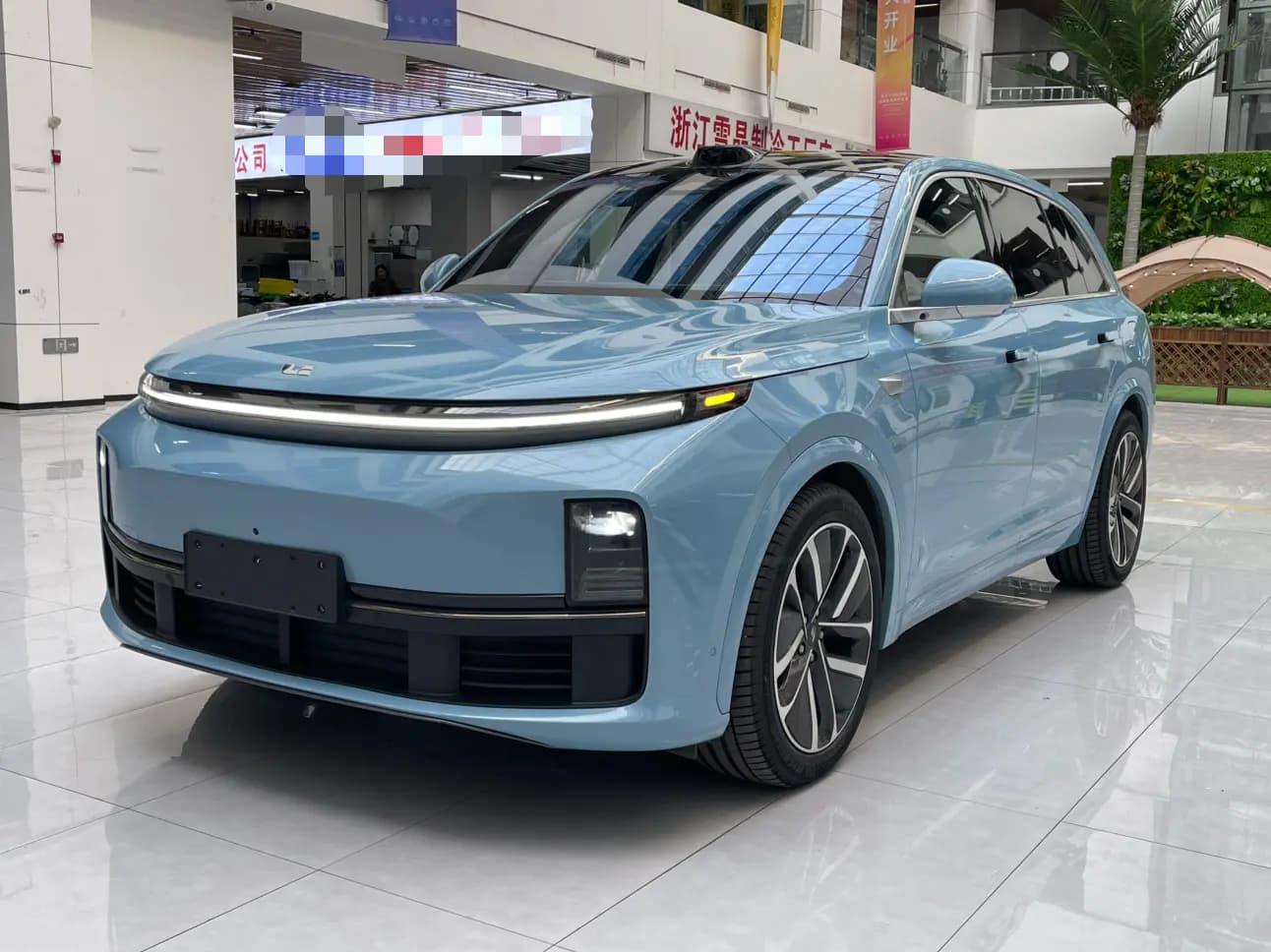 Lixiang L7 2024 г. 14082 км.