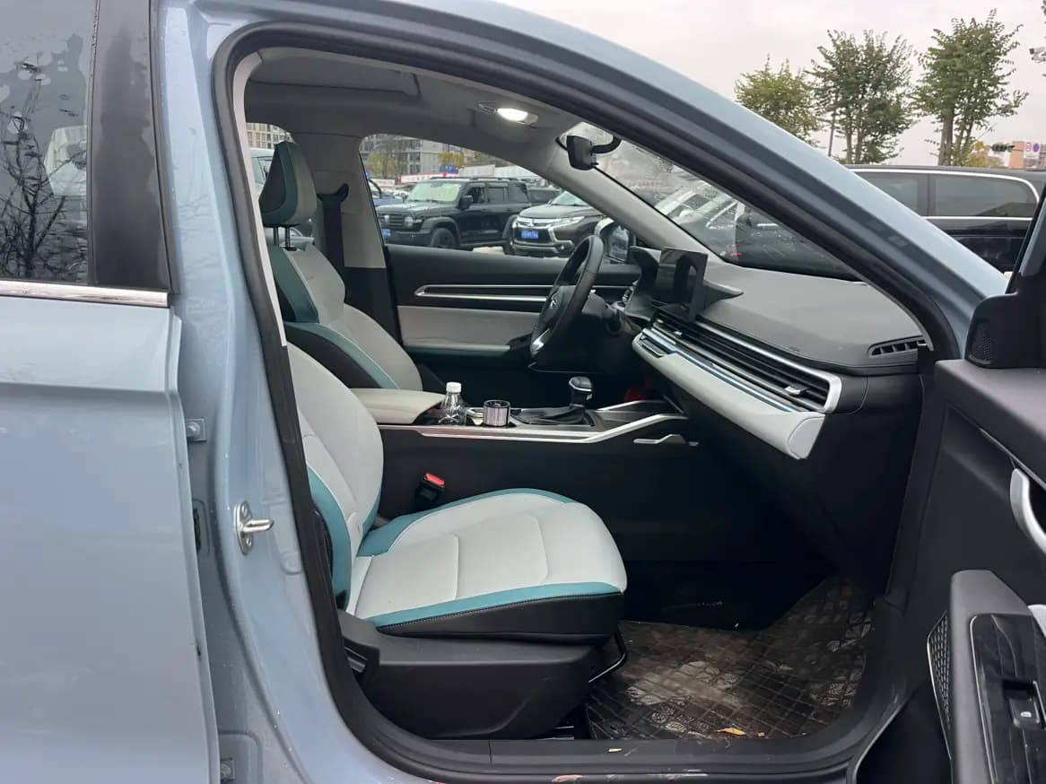 Geely Emgrand 2023 г. 16092 км. — фото 12