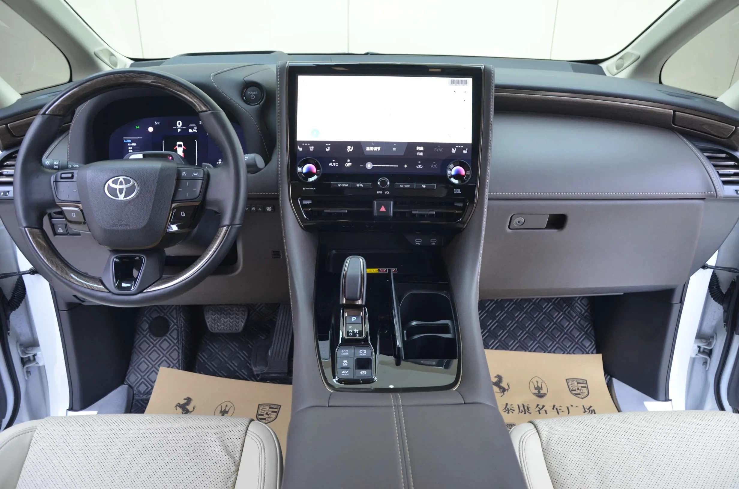 Toyota Alphard 2025 г. 3930 км. — фото 12