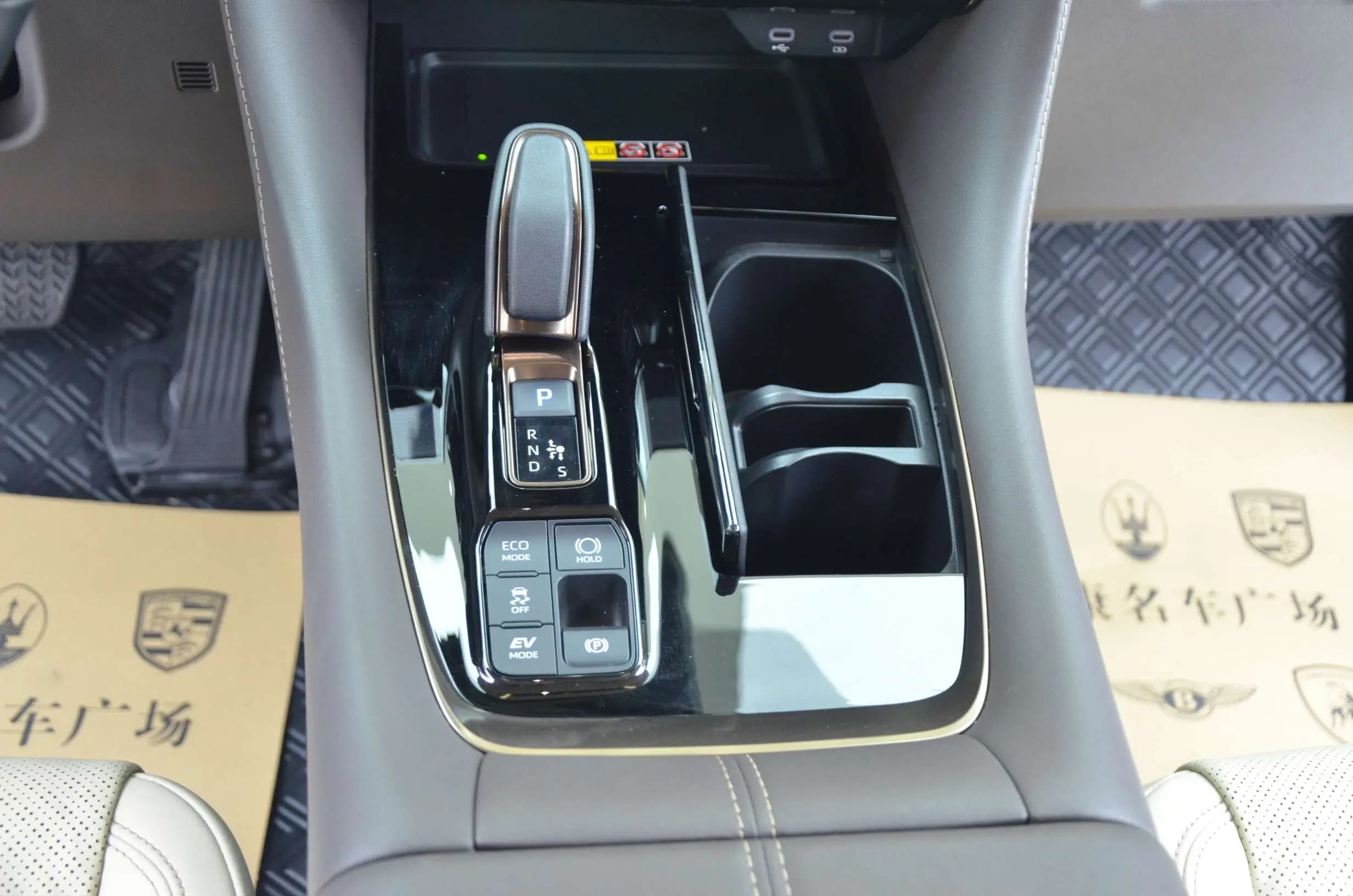 Toyota Alphard 2025 г. 3930 км. — фото 15