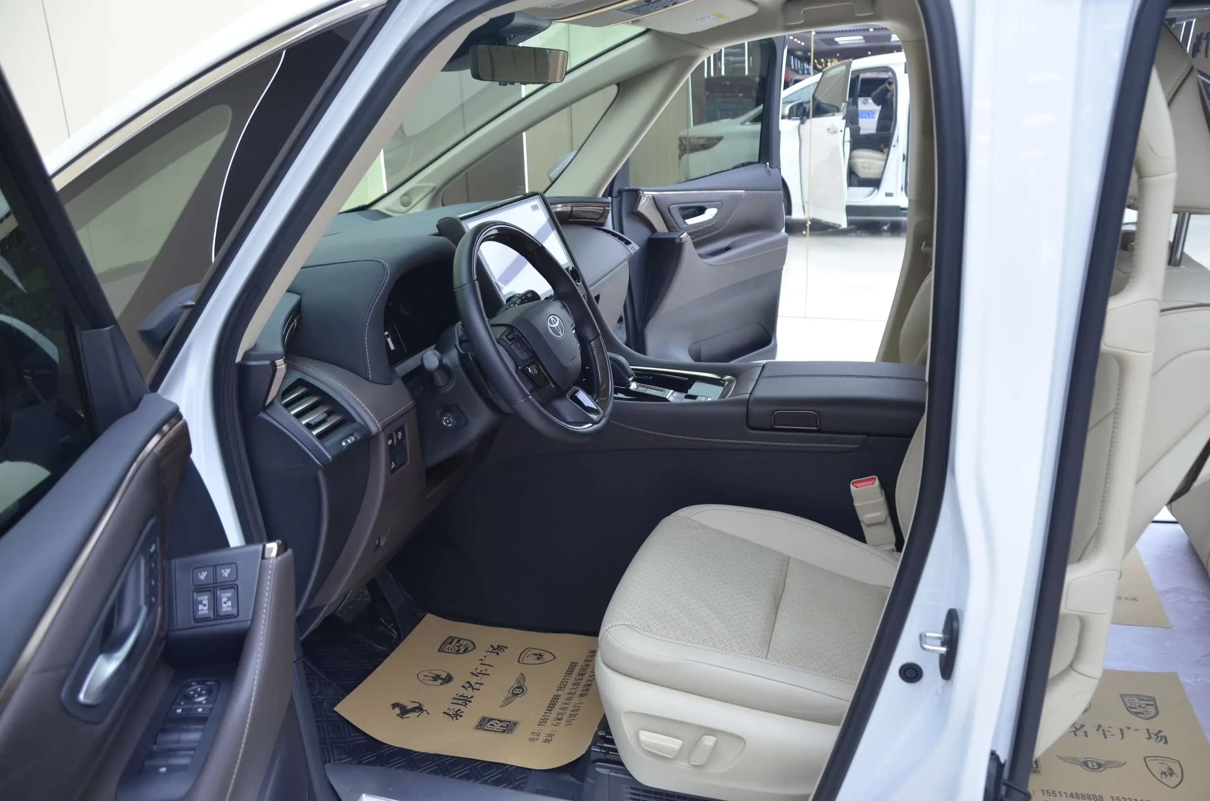 Toyota Alphard 2025 г. 3930 км. — фото 17