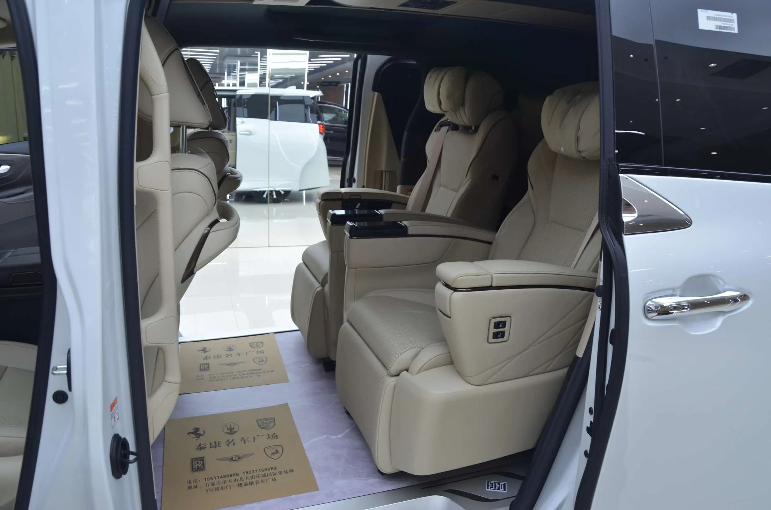 Toyota Alphard 2025 г. 3930 км. — фото 18
