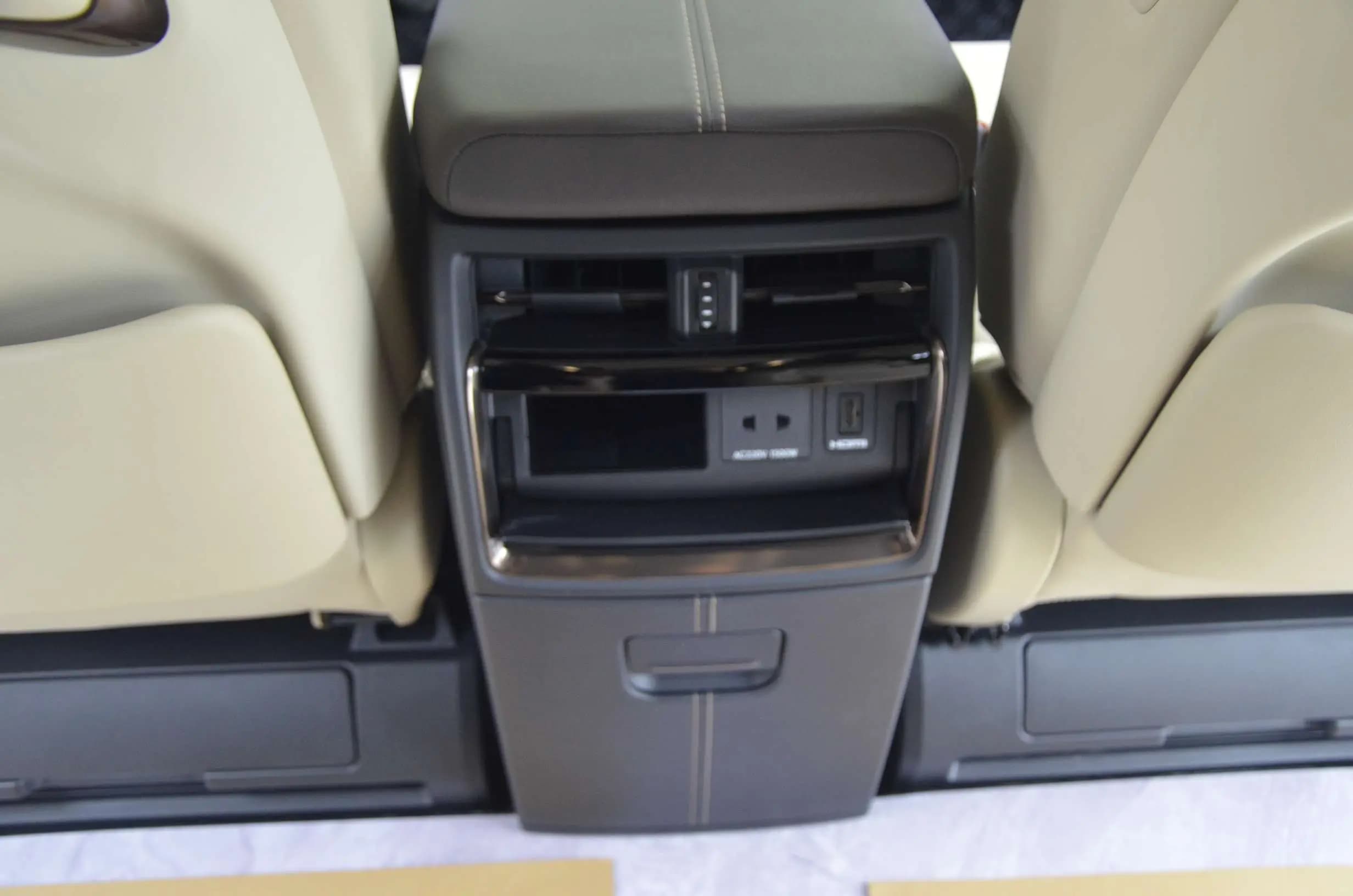 Toyota Alphard 2025 г. 3930 км. — фото 6