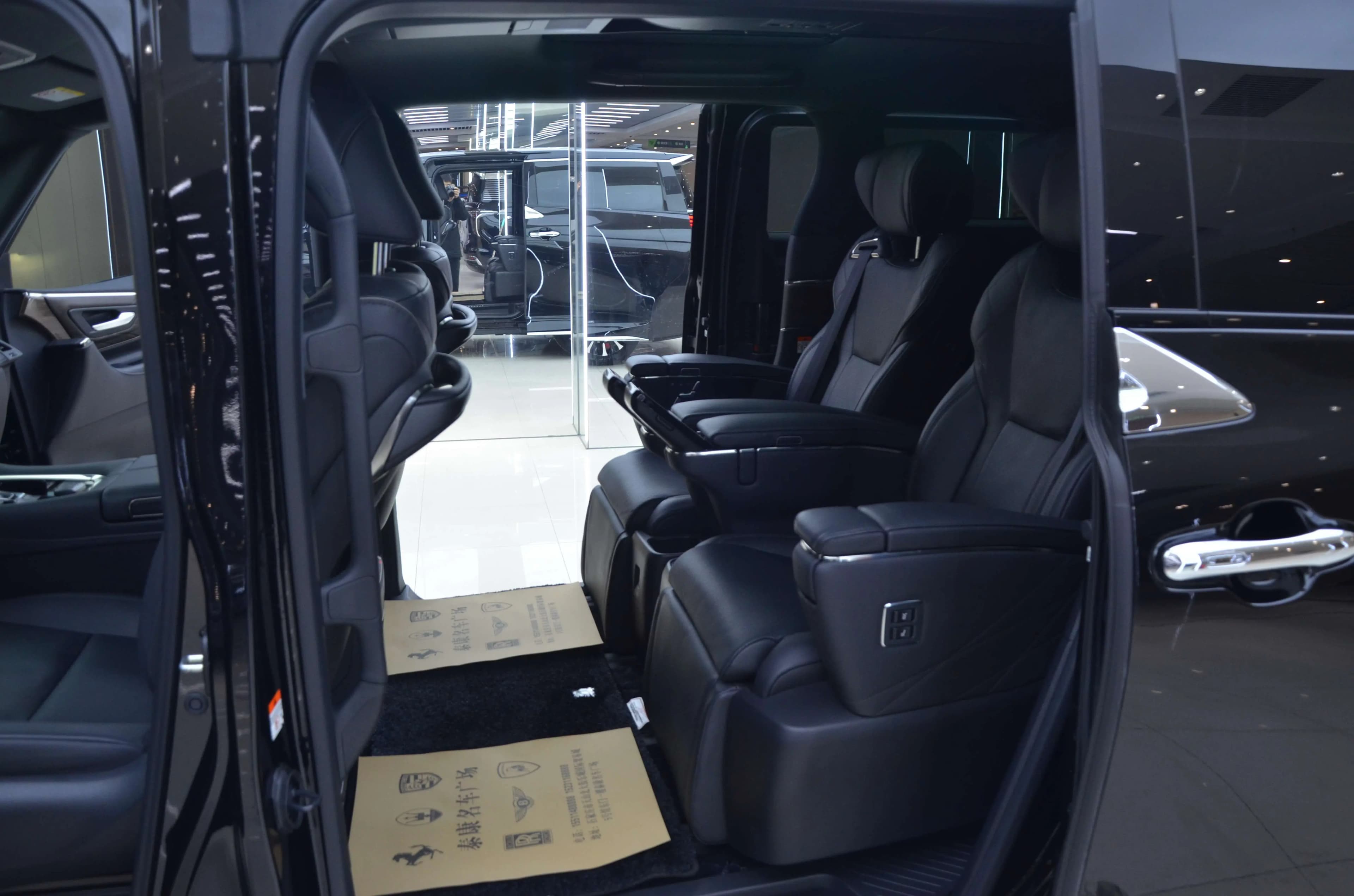 Toyota Alphard 2024 г. 17031 км. — фото 13