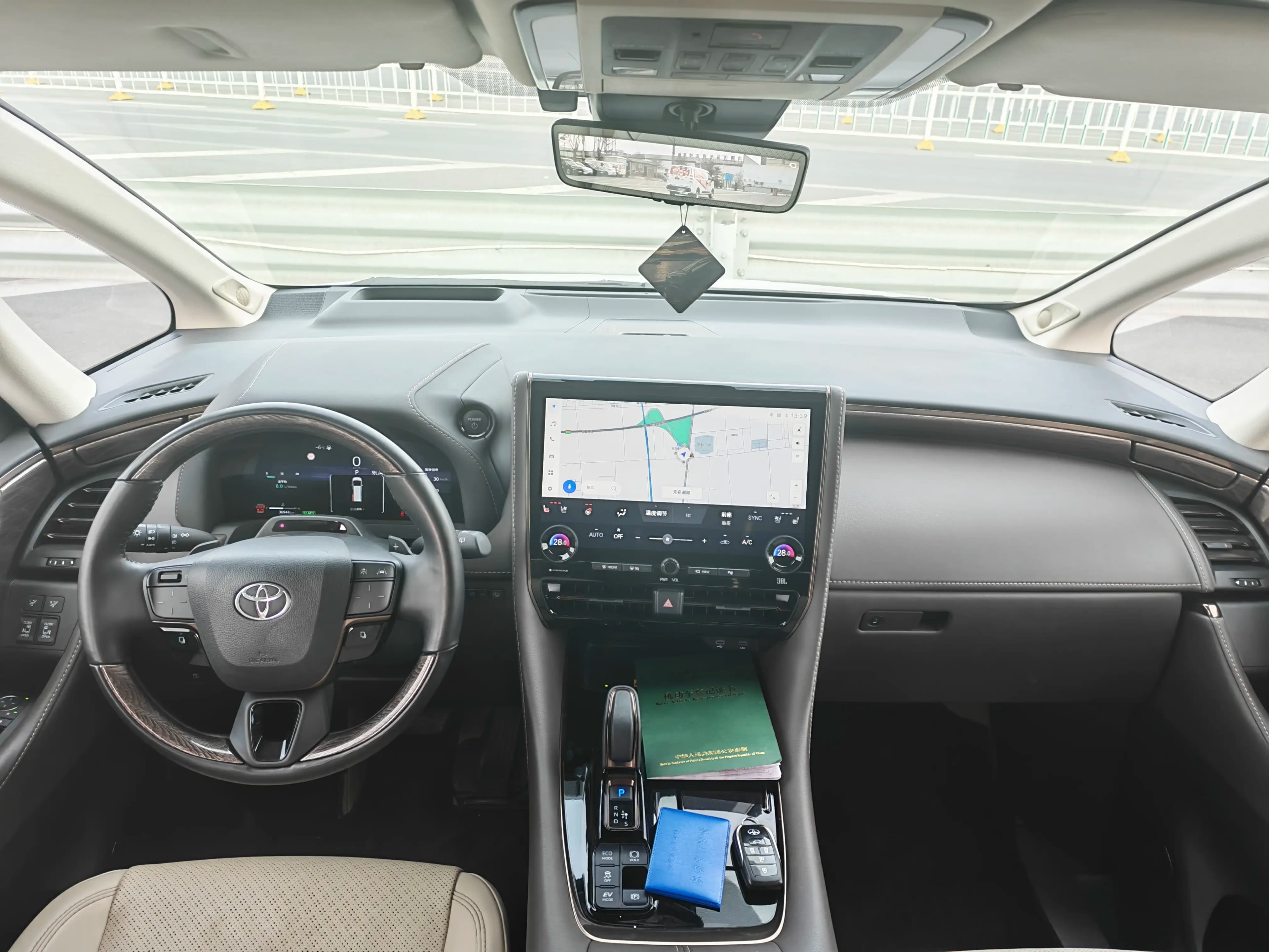 Toyota Alphard 2024 г. 37032 км. — фото 5