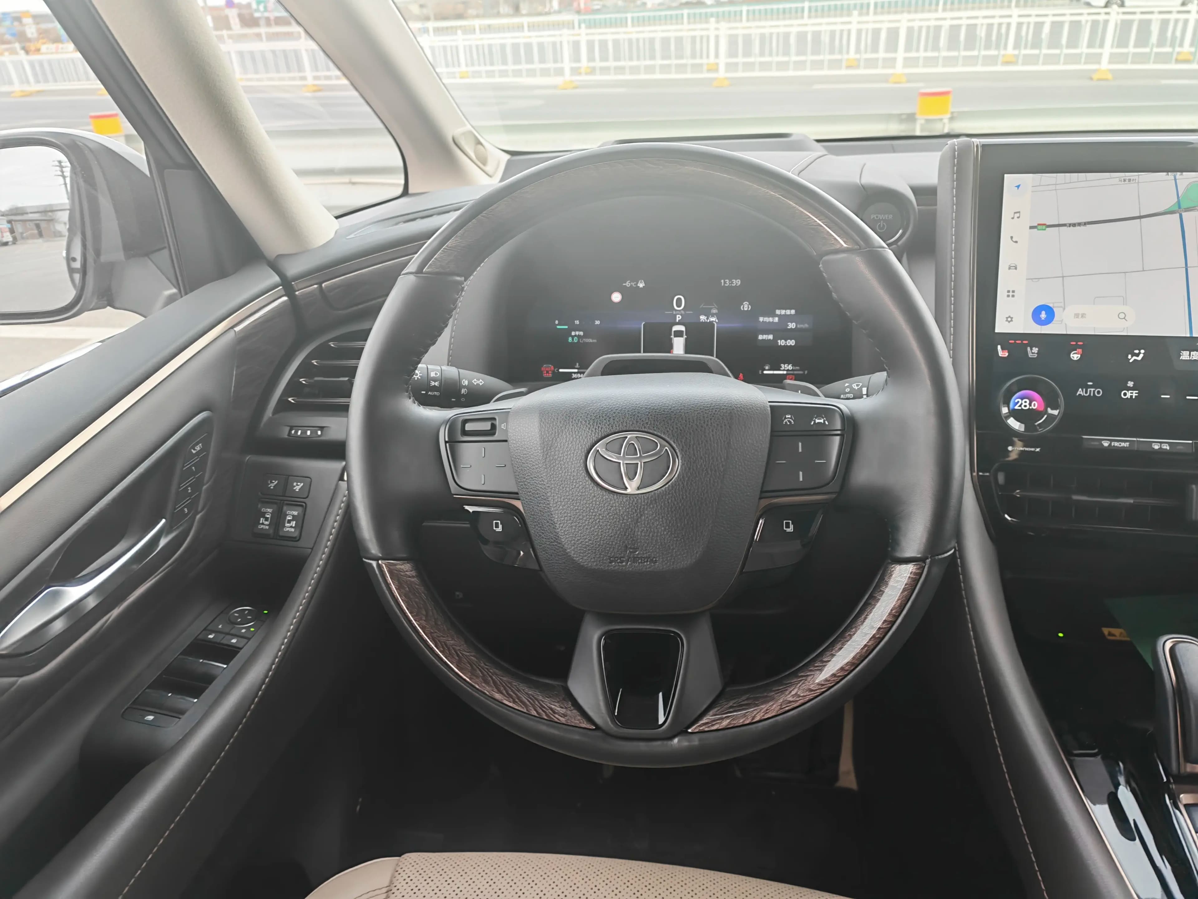 Toyota Alphard 2024 г. 37032 км. — фото 7