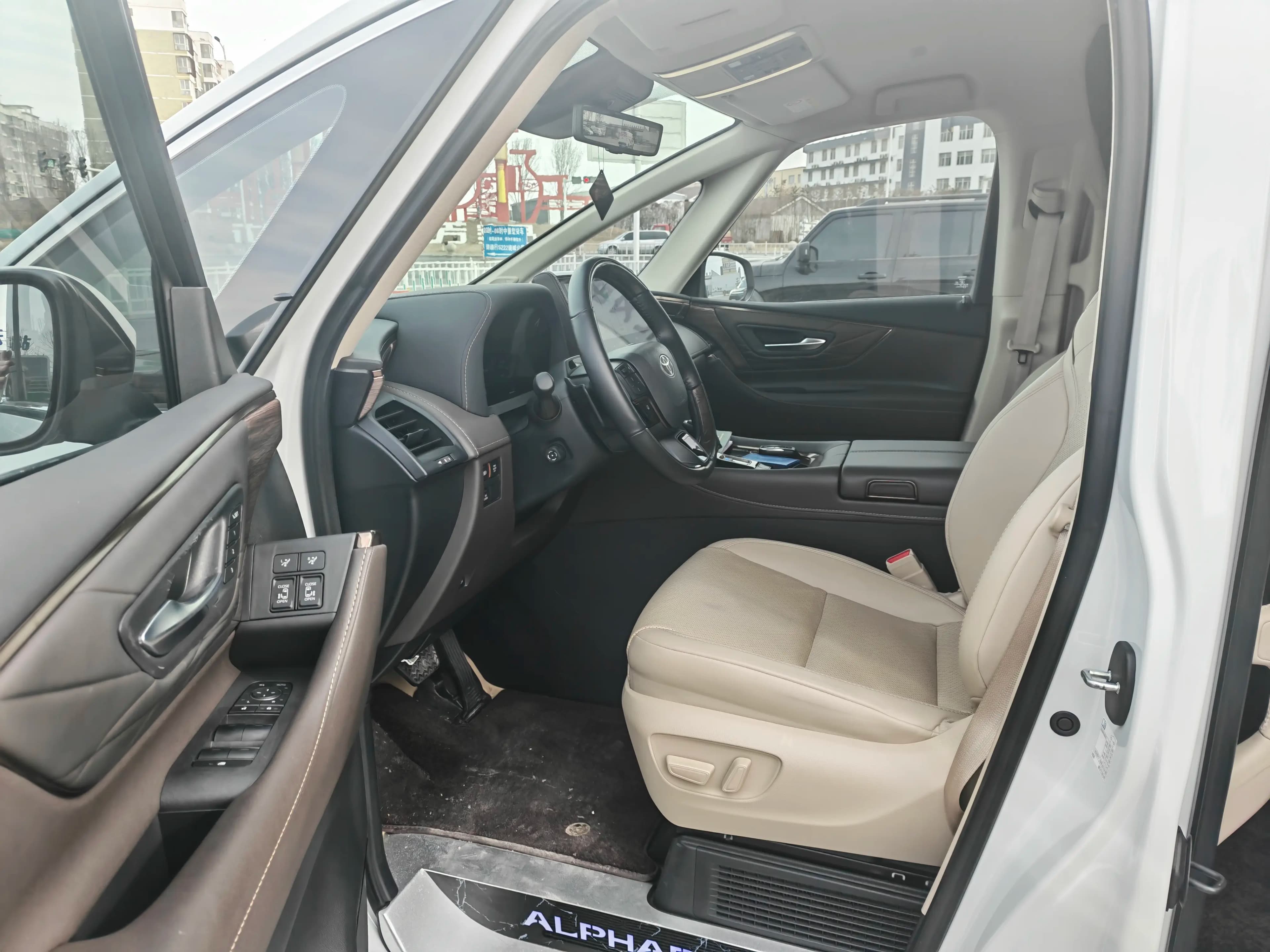 Toyota Alphard 2024 г. 37032 км. — фото 8