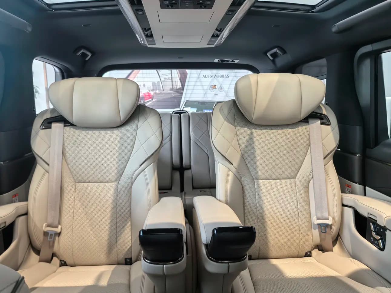 Toyota Alphard 2024 г. 42033 км. — фото 23