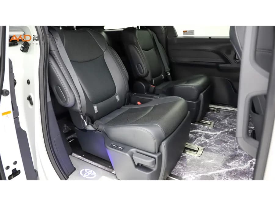 Toyota Granvia 2023 г. 47924 км. — фото 11