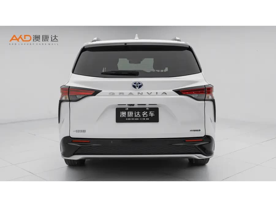 Toyota Granvia 2023 г. 47924 км. — фото 3