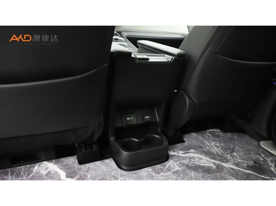 Toyota Granvia 2023 г. 47924 км. — фото 5