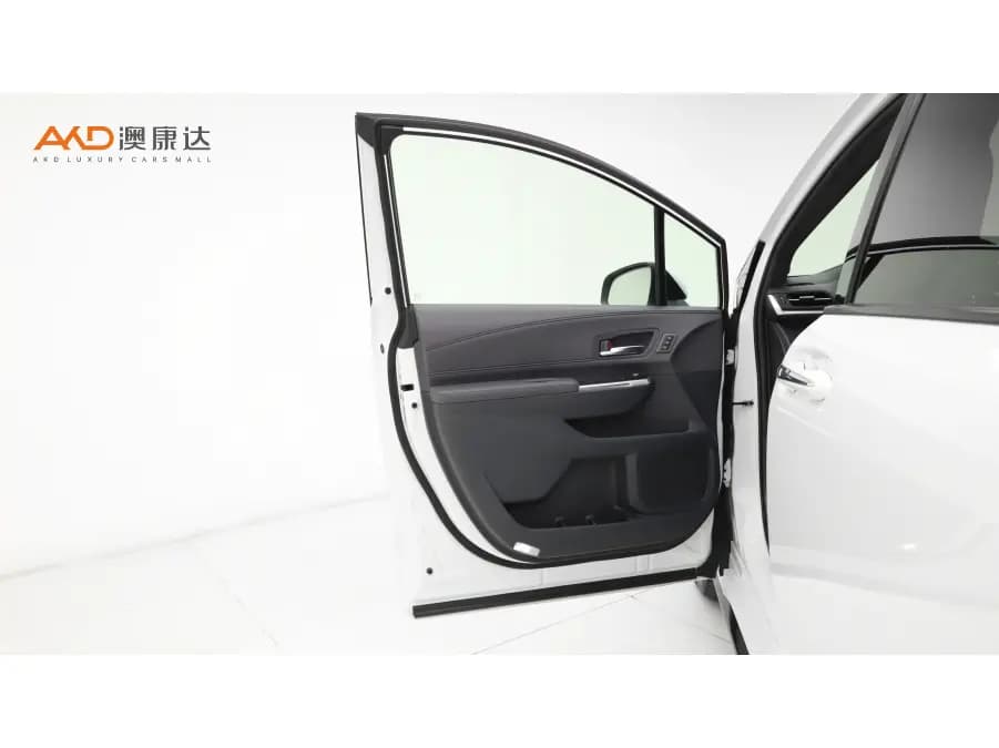 Toyota Granvia 2023 г. 47924 км. — фото 9