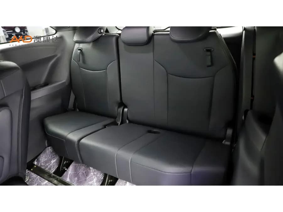 Toyota Granvia 2023 г. 47924 км. — фото 10