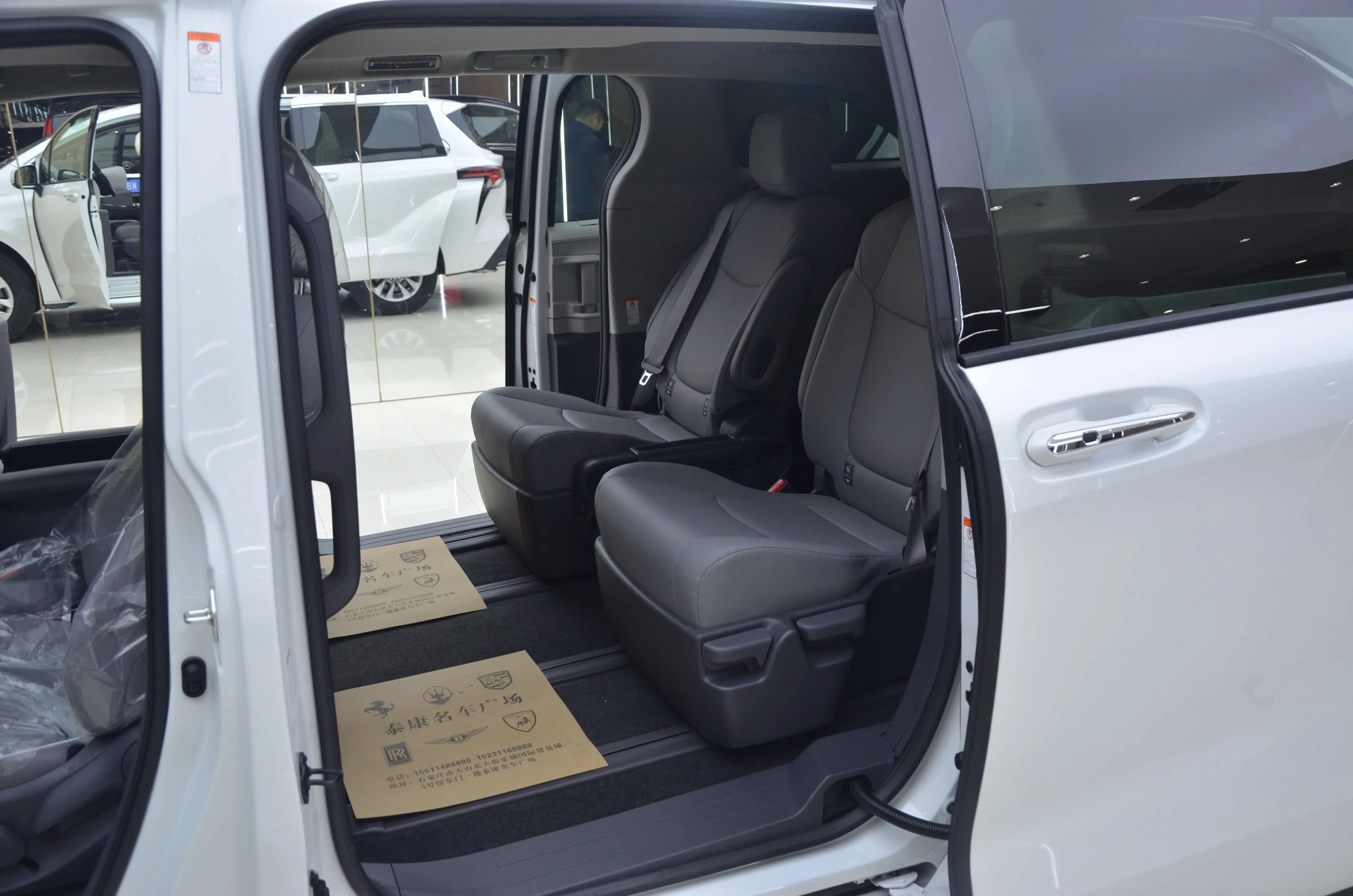Toyota Highlander 2.5hyb 4WD AT (248 л.с.) 2025 г. 102 км — фото 11