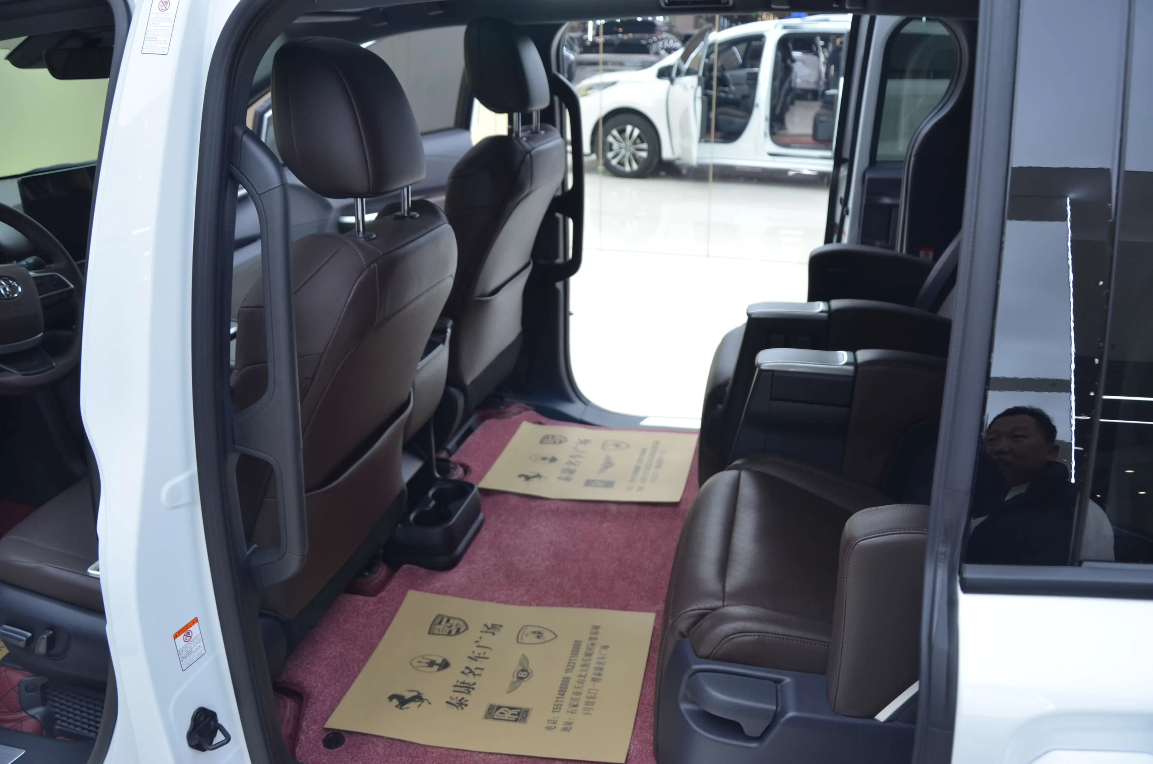Toyota Granvia 2025 г. 4031 км. — фото 11