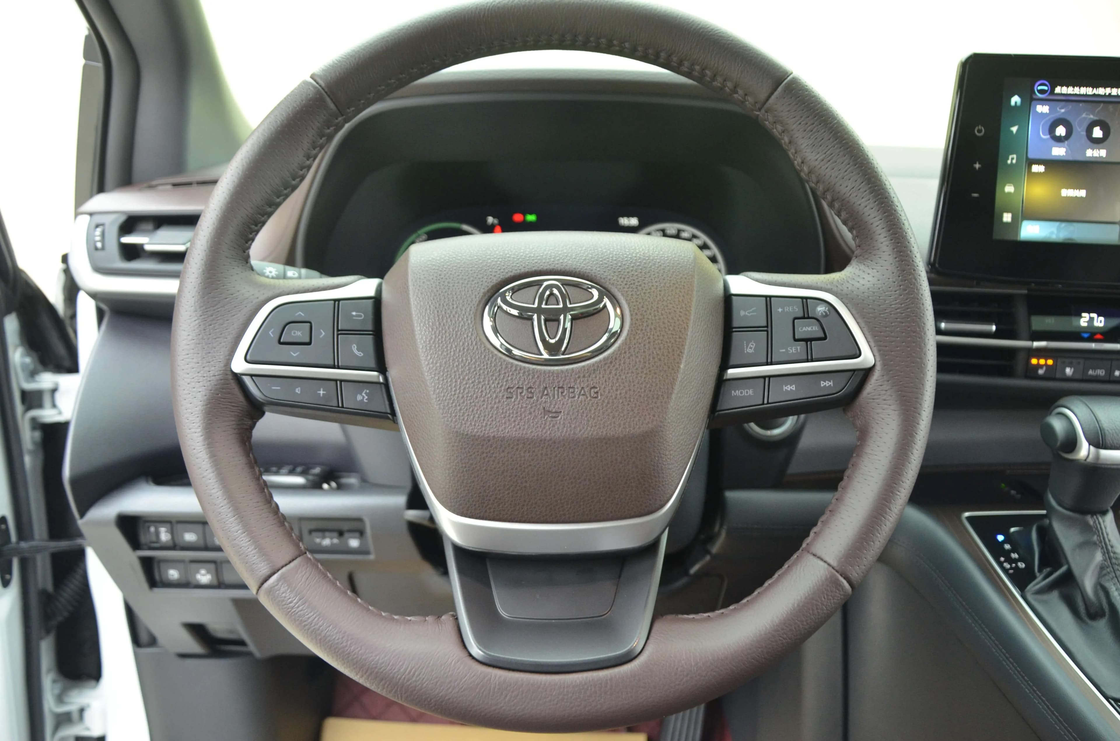 Toyota Granvia 2025 г. 4031 км. — фото 9