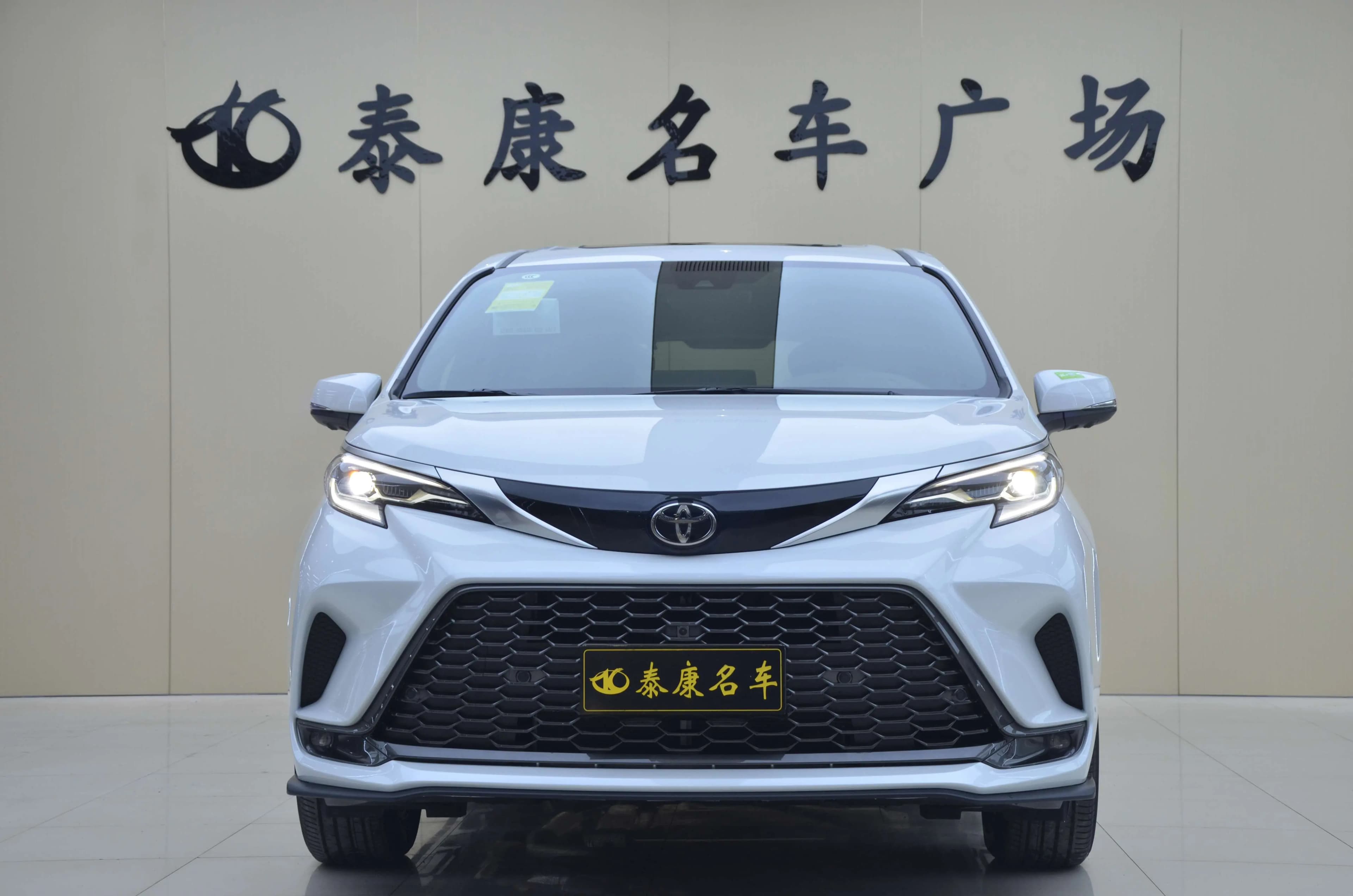 Toyota RAV4 2.5hyb 4WD CVT (222 л.с.) 2025 г. 103 км — фото 2