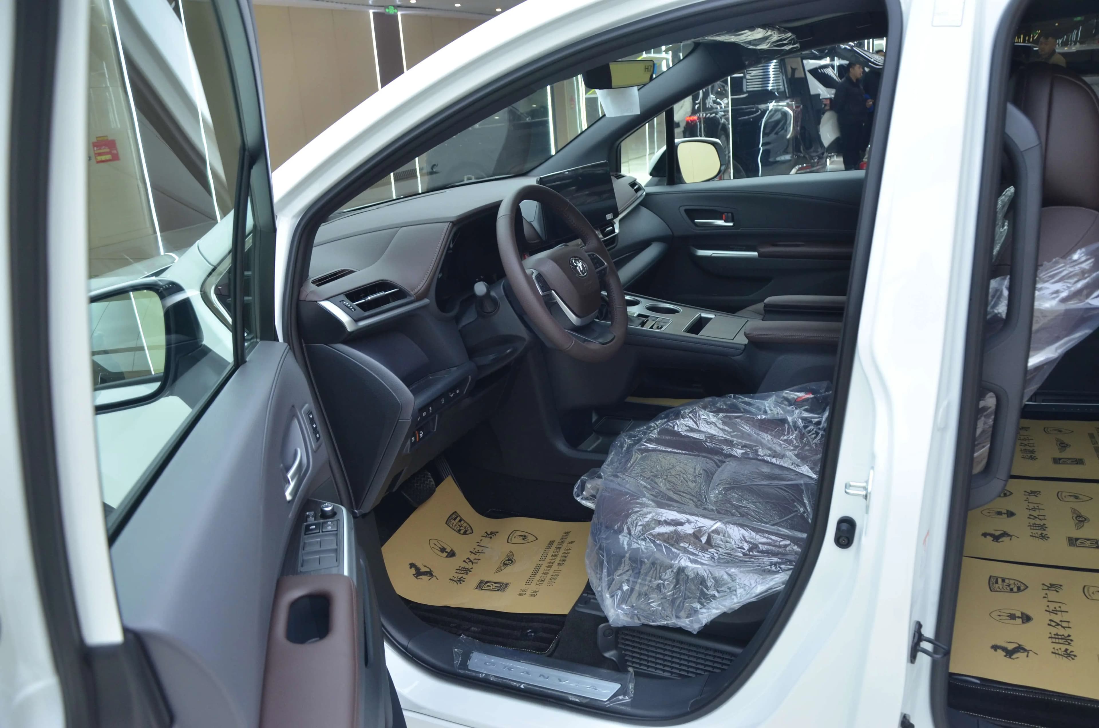 Toyota RAV4 2.5hyb 4WD CVT (222 л.с.) 2025 г. 103 км — фото 12