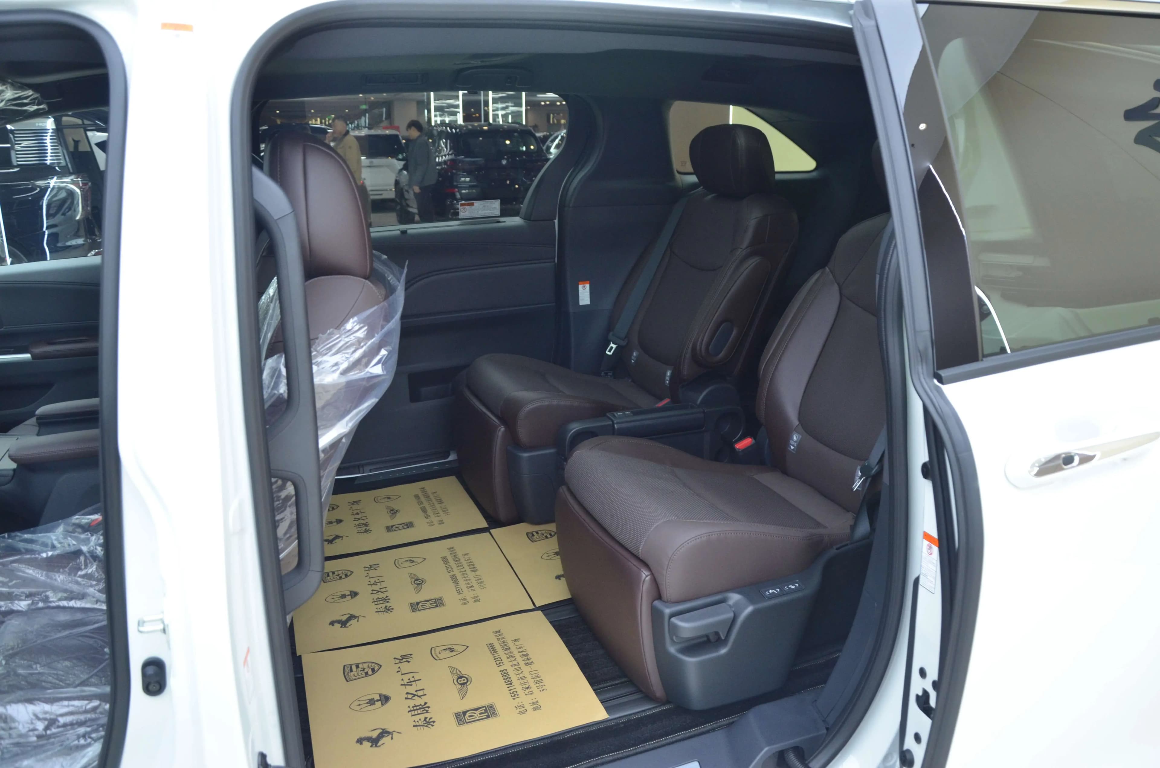 Toyota RAV4 2.5hyb 4WD CVT (222 л.с.) 2025 г. 103 км — фото 13