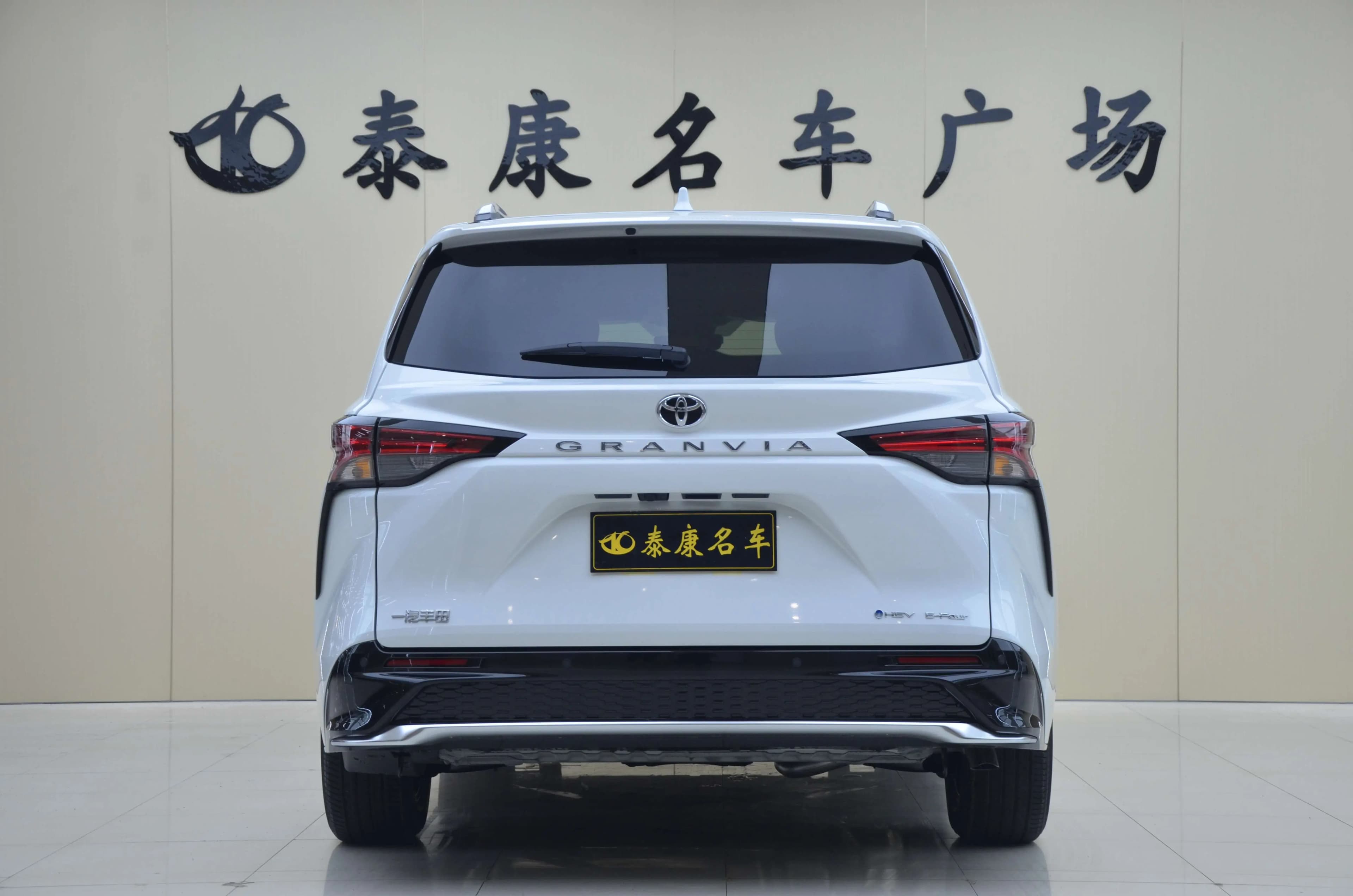 Toyota RAV4 2.5hyb 4WD CVT (222 л.с.) 2025 г. 103 км — фото 3