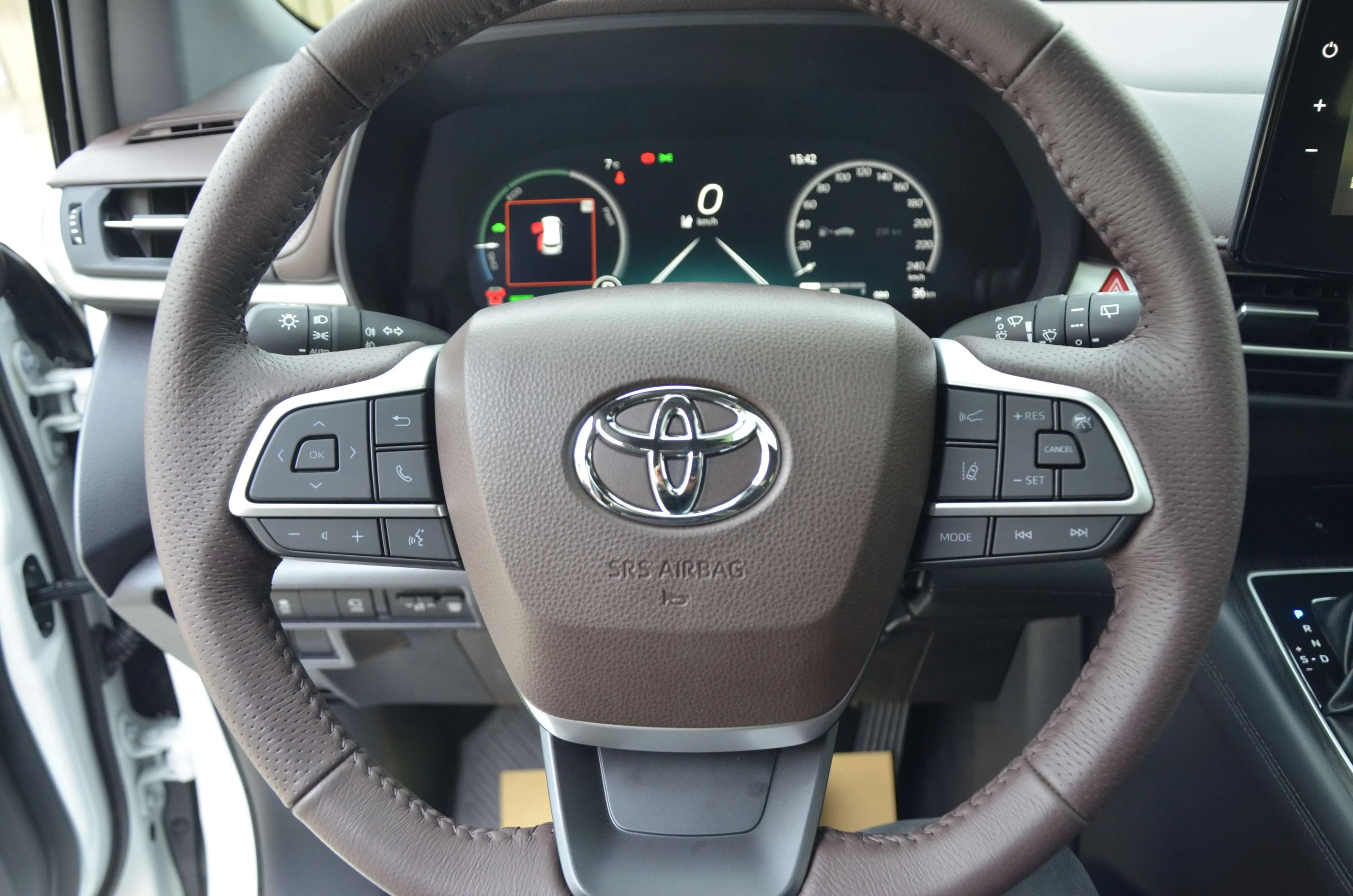 Toyota RAV4 2.5hyb 4WD CVT (222 л.с.) 2025 г. 103 км — фото 8