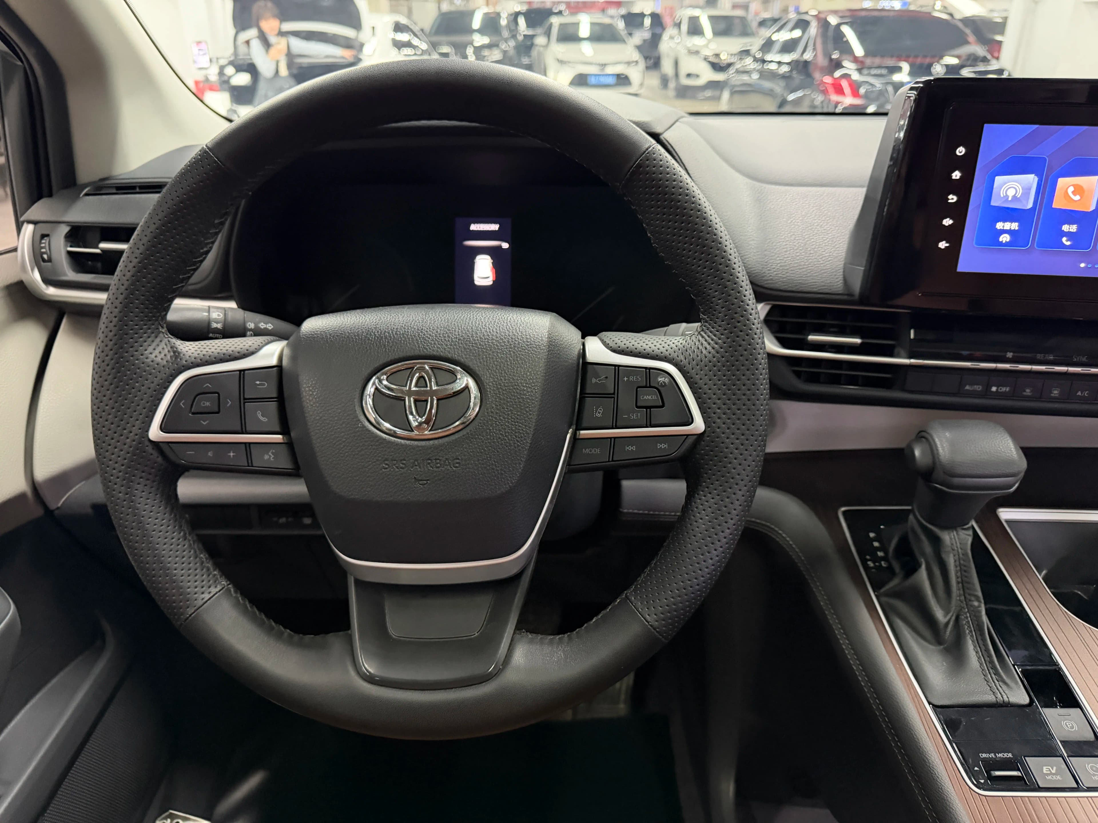 Toyota Sienna 2023 г. 49015 км. — фото 15