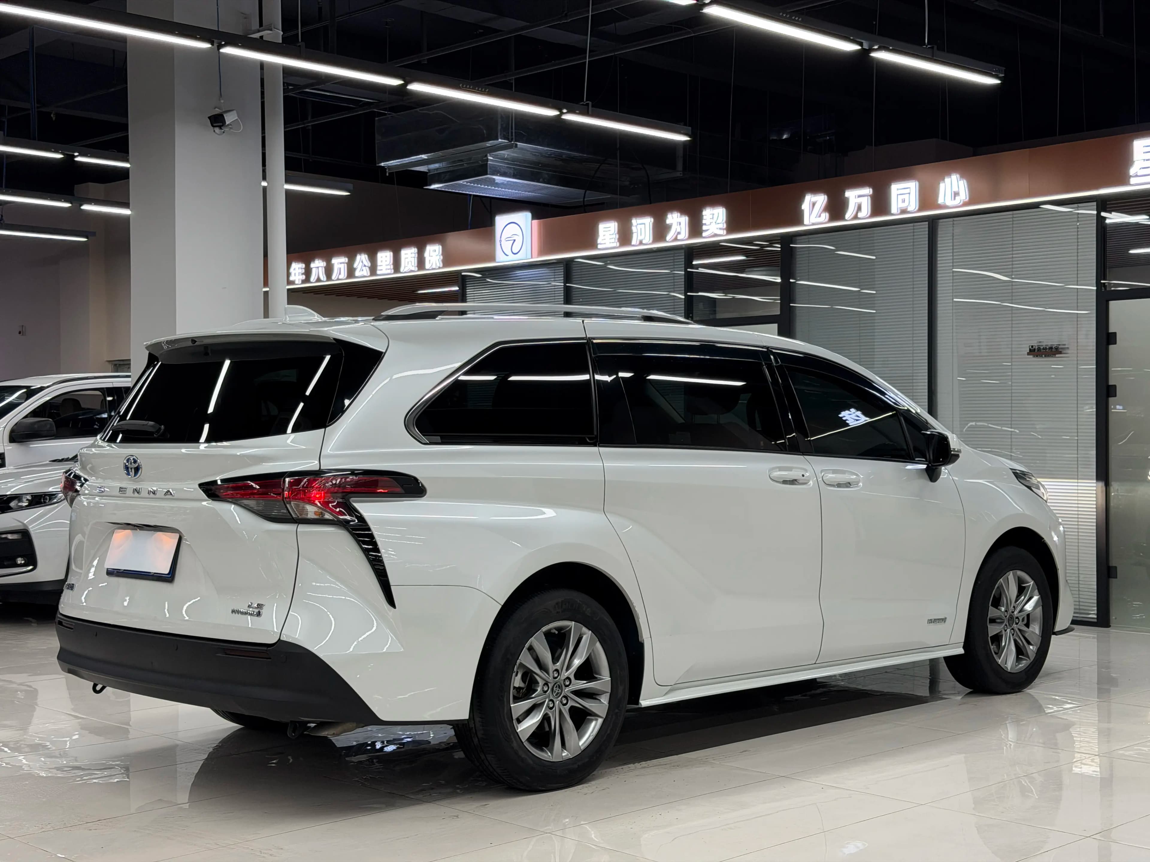 Toyota Sienna 2023 г. 49015 км. — фото 6