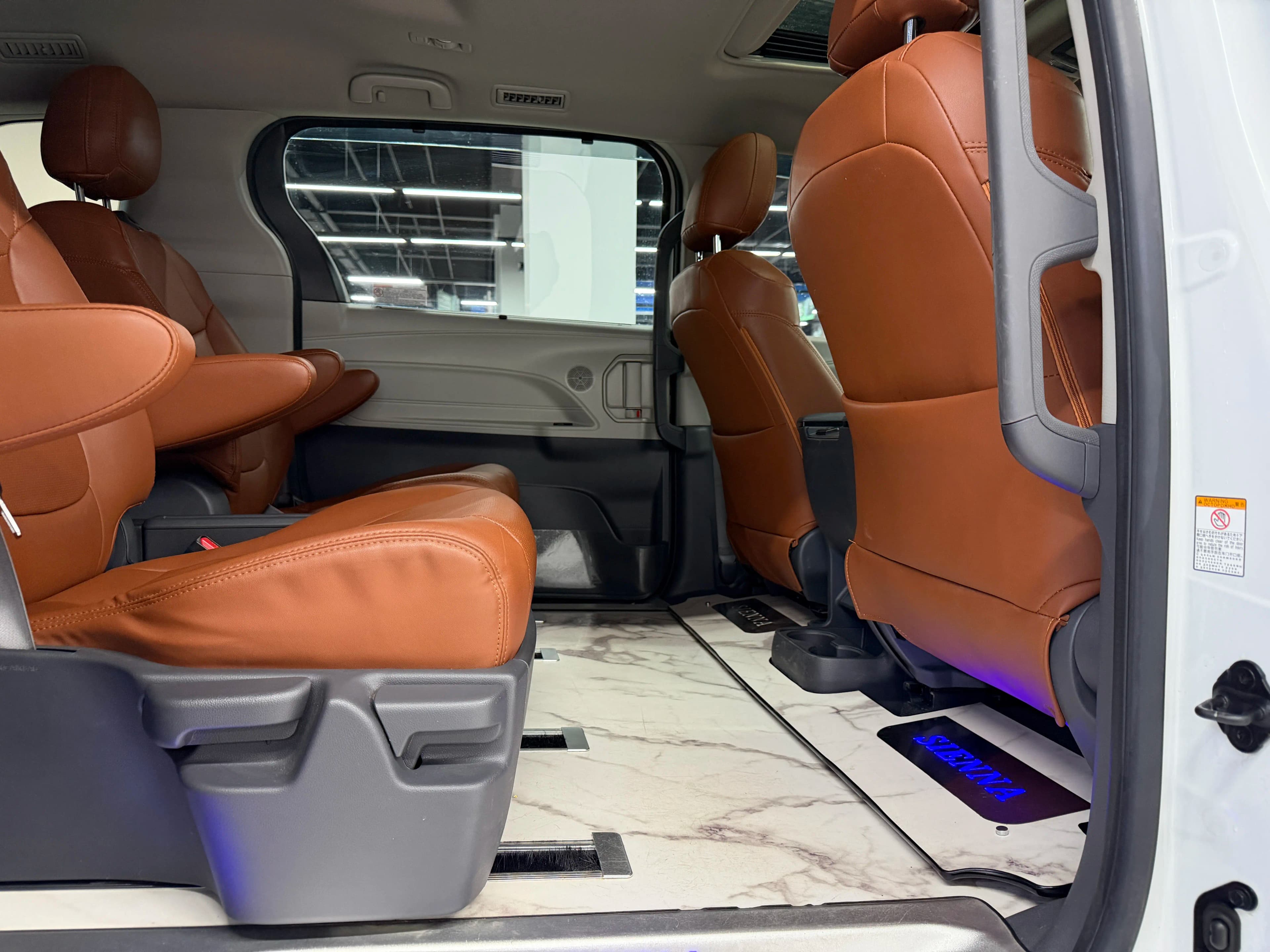 Toyota Sienna 2023 г. 49015 км. — фото 9