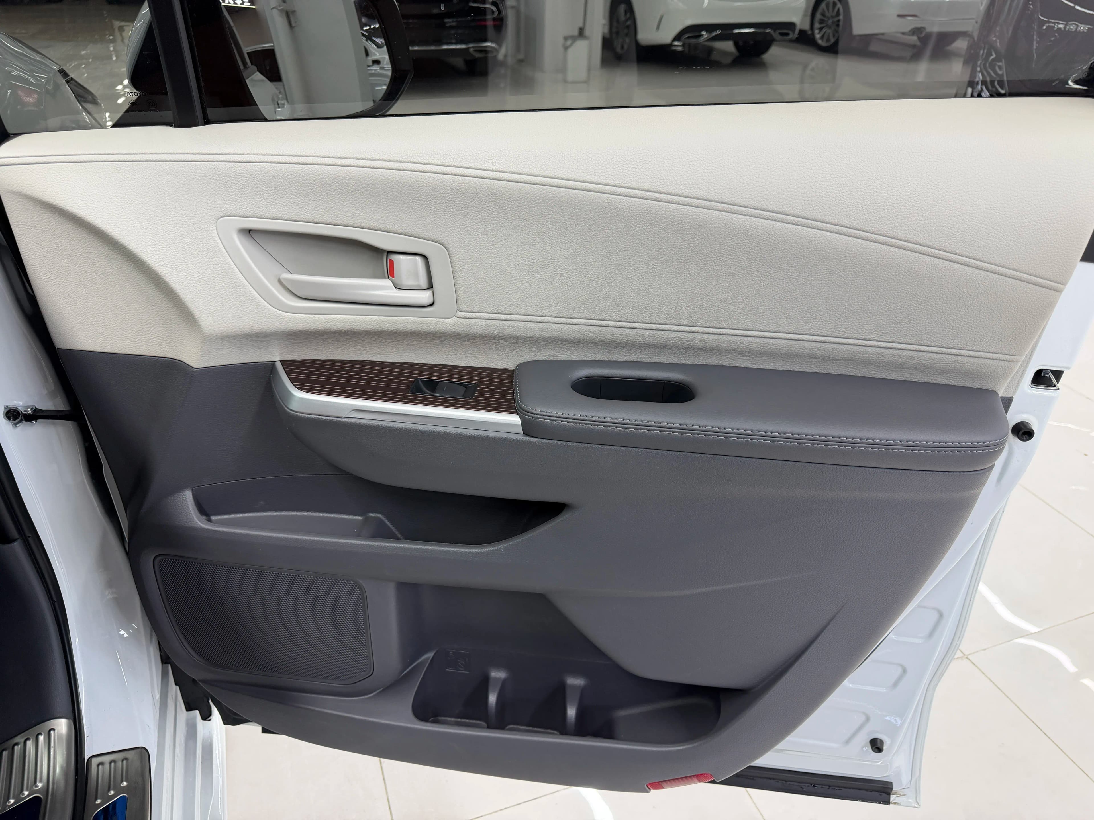 Toyota Sienna 2023 г. 49015 км. — фото 10