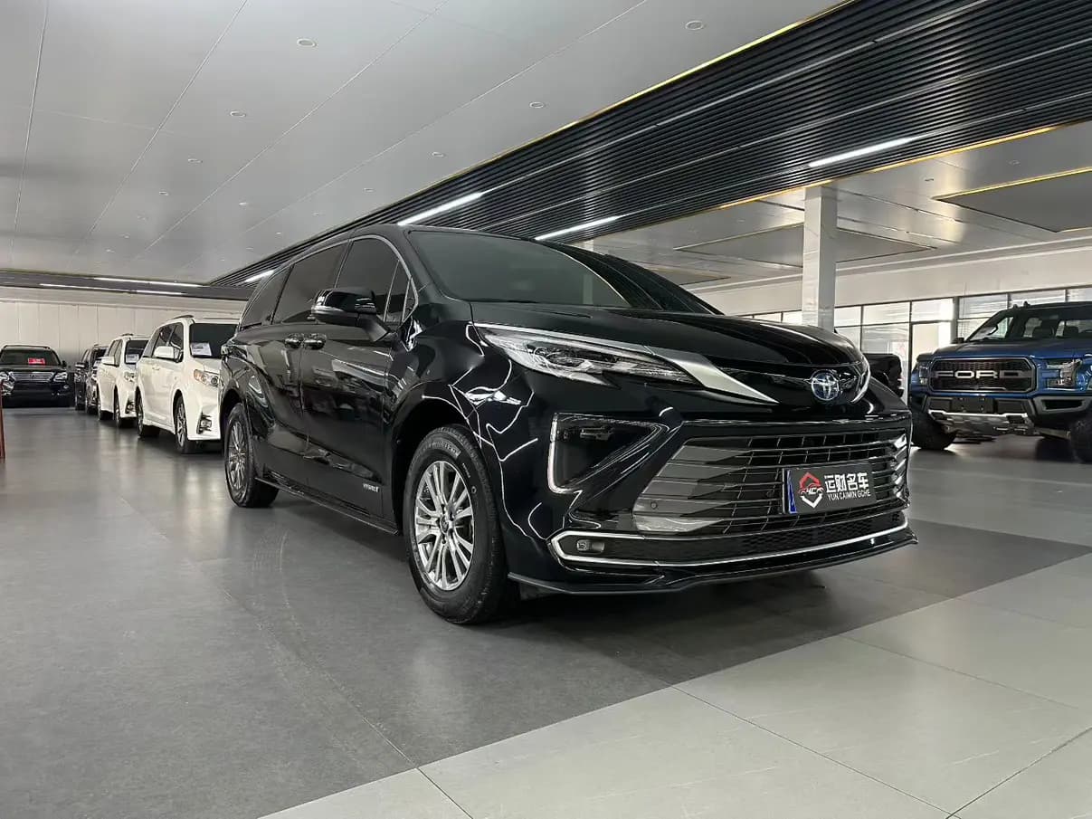 Toyota Sienna 2023 г. 73014 км. — фото 3