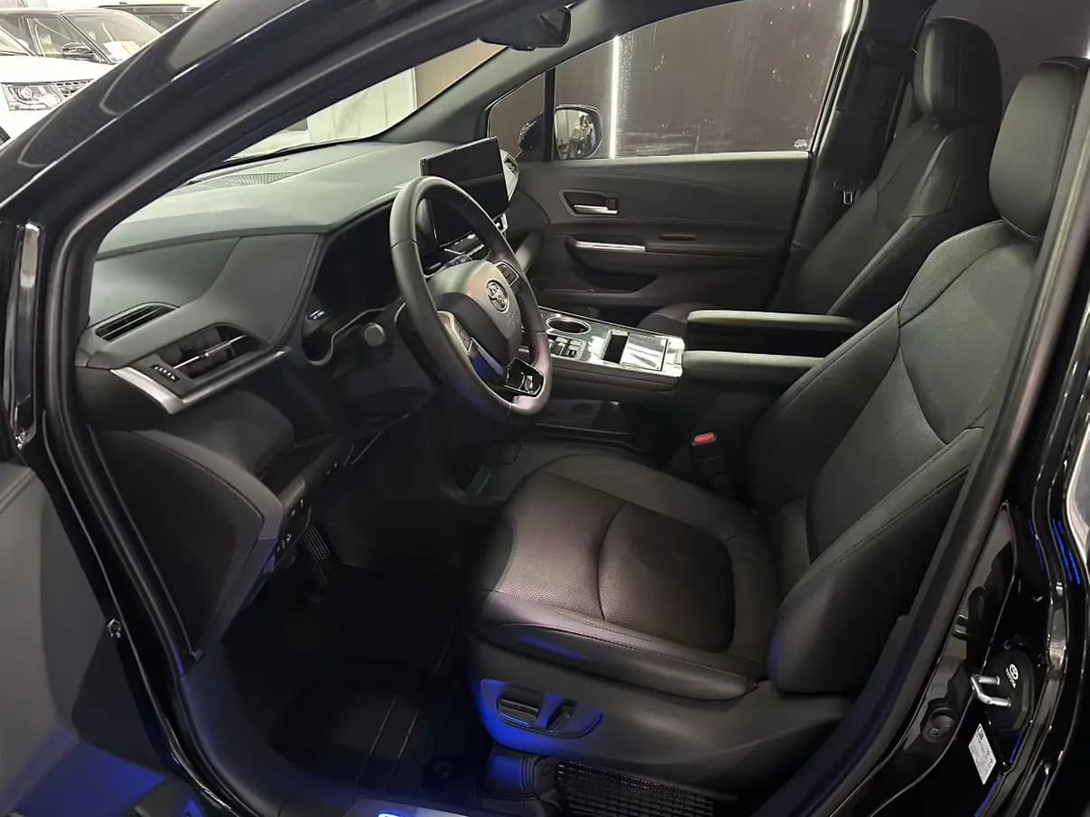 Toyota Sienna 2023 г. 73014 км. — фото 8