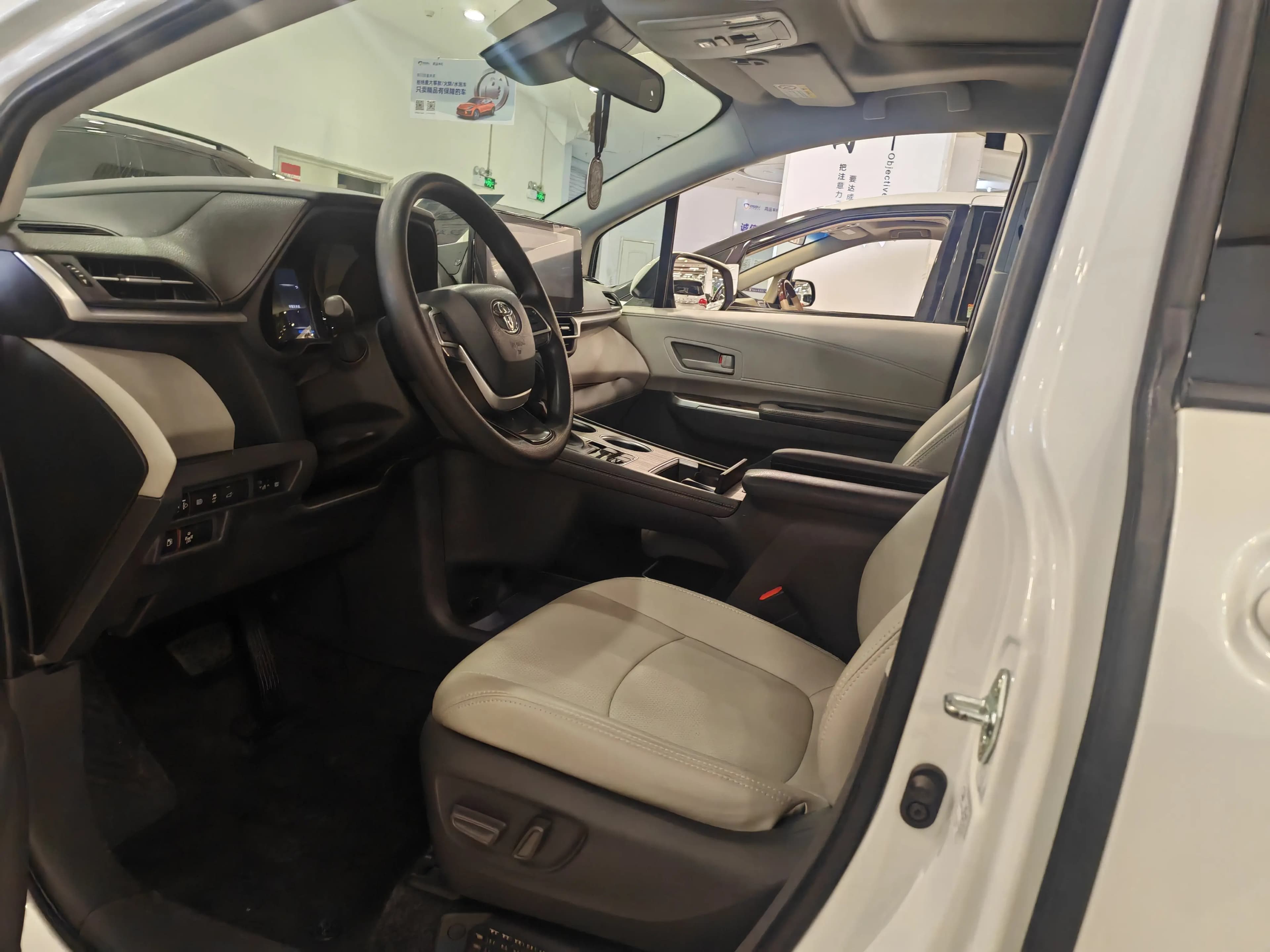 Toyota Sienna 2023 г. 103013 км. — фото 13