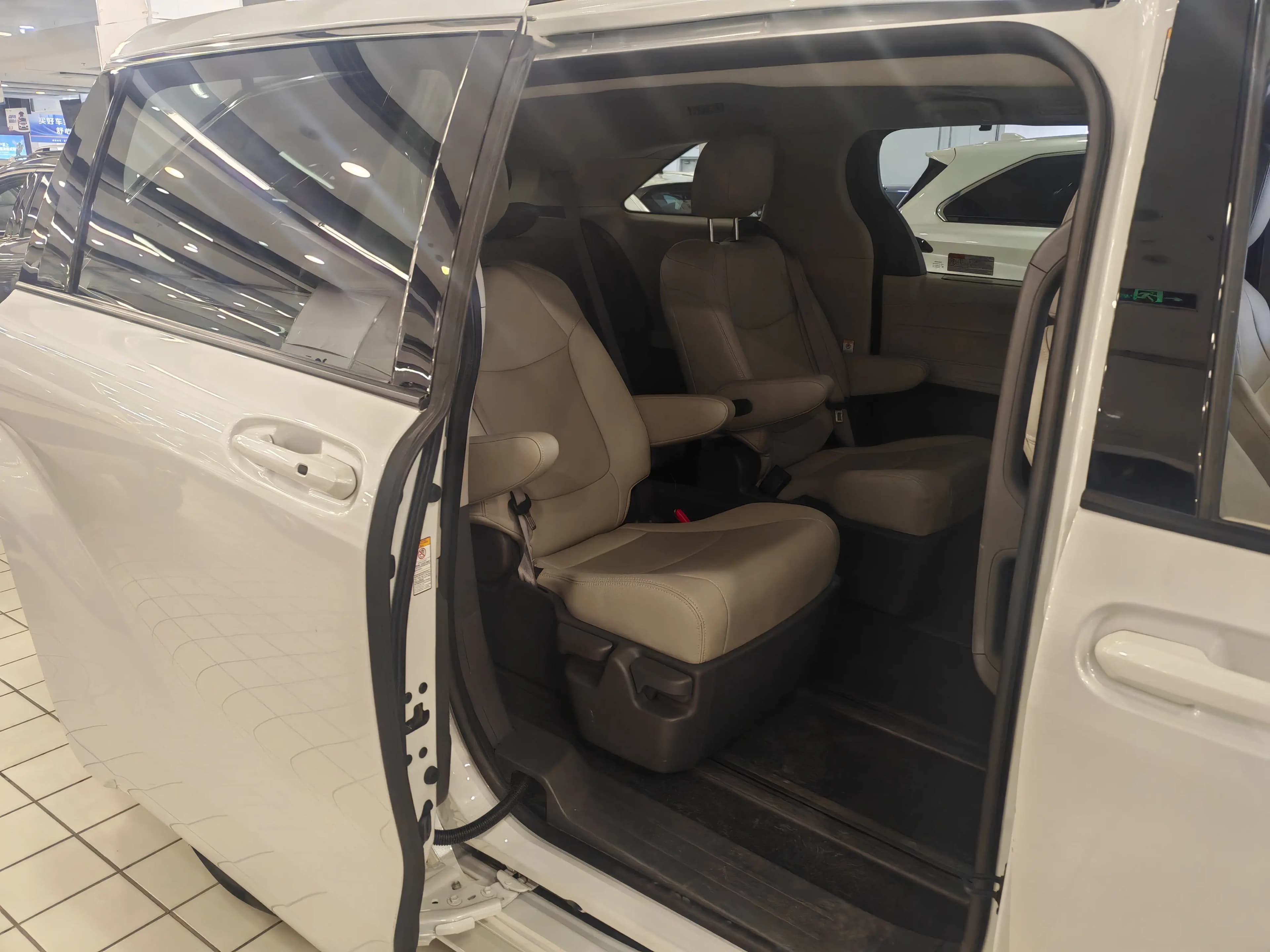 Toyota Sienna 2023 г. 103013 км. — фото 14