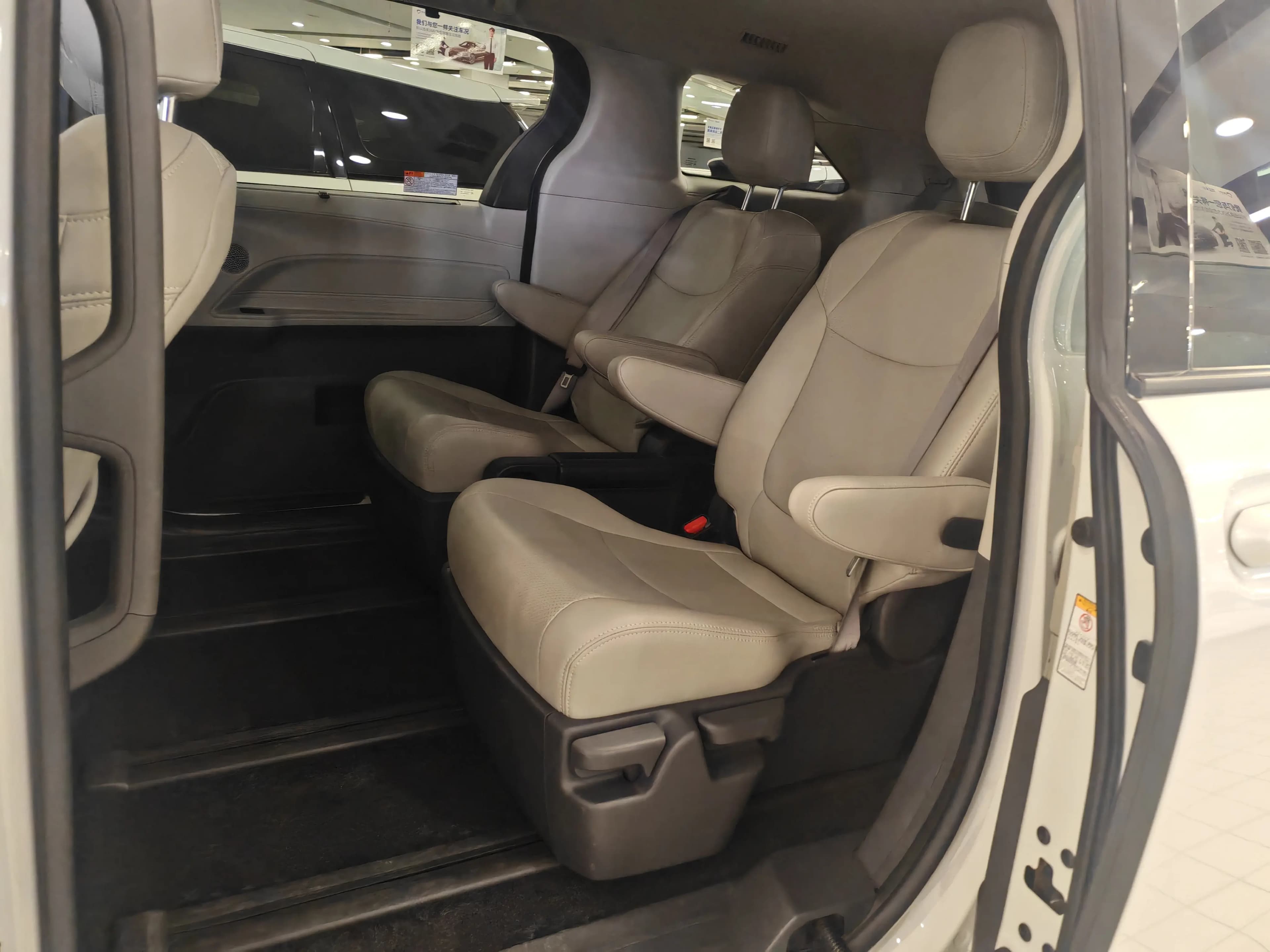 Toyota Sienna 2023 г. 103013 км. — фото 15