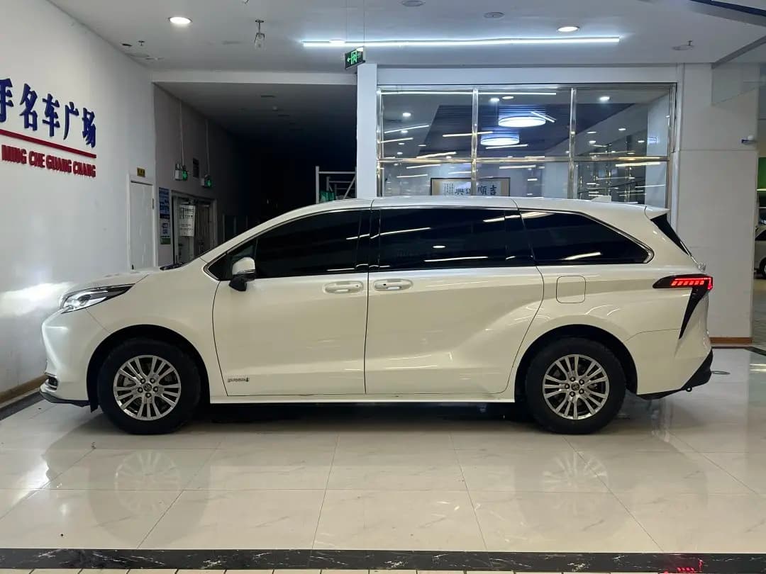 Toyota Sienna 2023 г. 103013 км. — фото 4