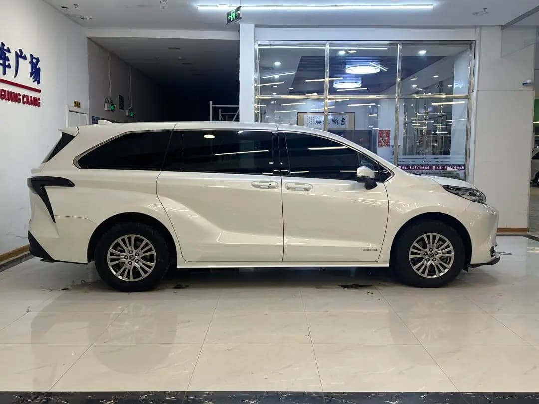 Toyota Sienna 2023 г. 103013 км. — фото 8