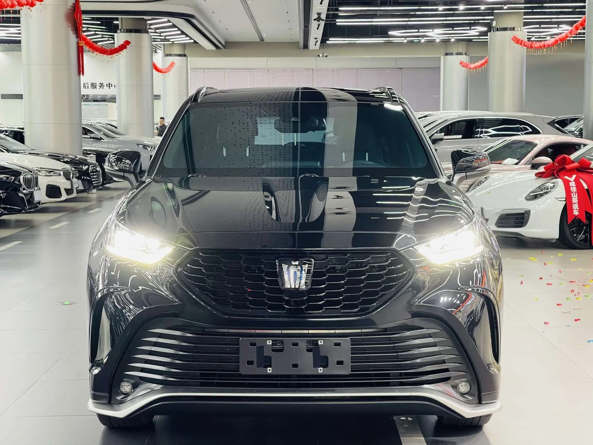 Toyota Crown Kluger 2023 г. 28123 км. — фото 2