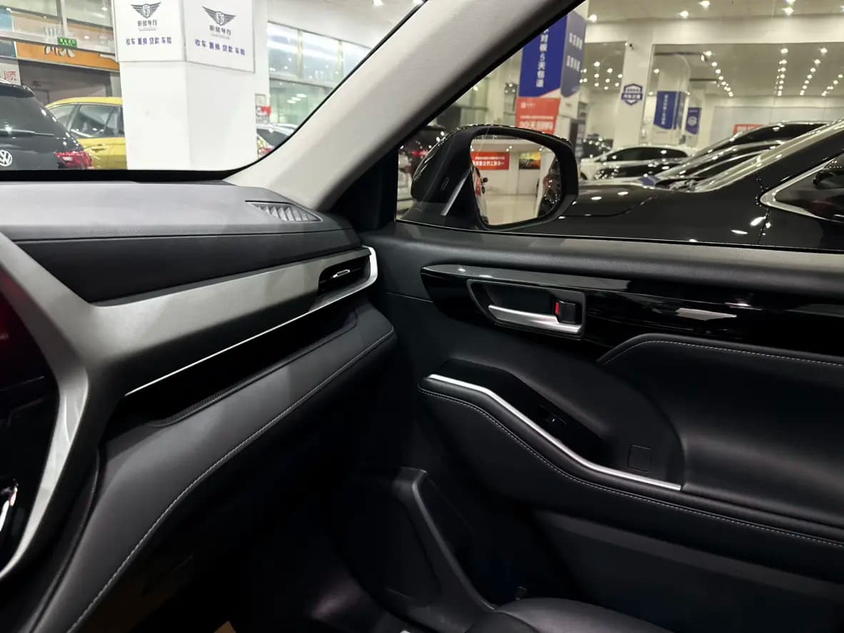 Toyota Highlander 2023 г. 50010 км. — фото 15