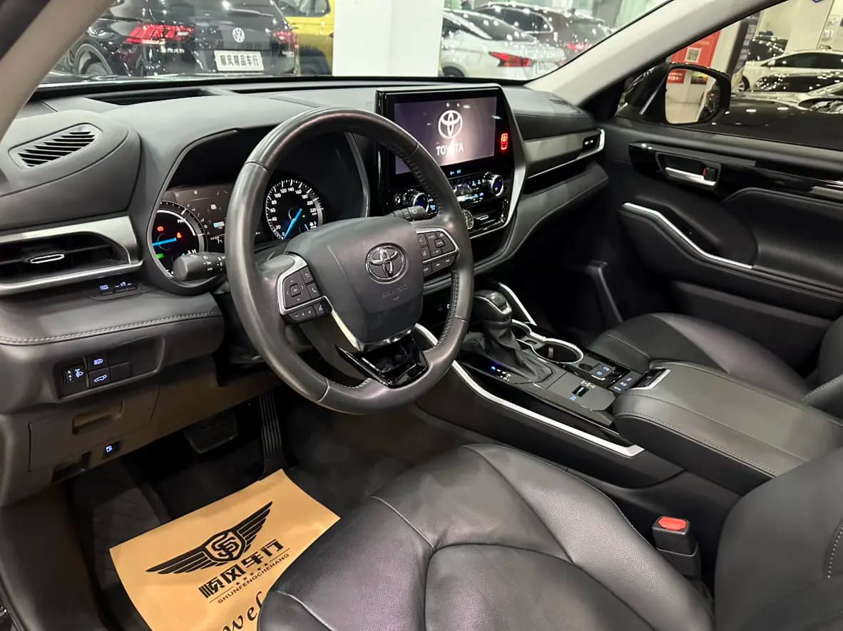 Toyota Highlander 2023 г. 50010 км. — фото 32