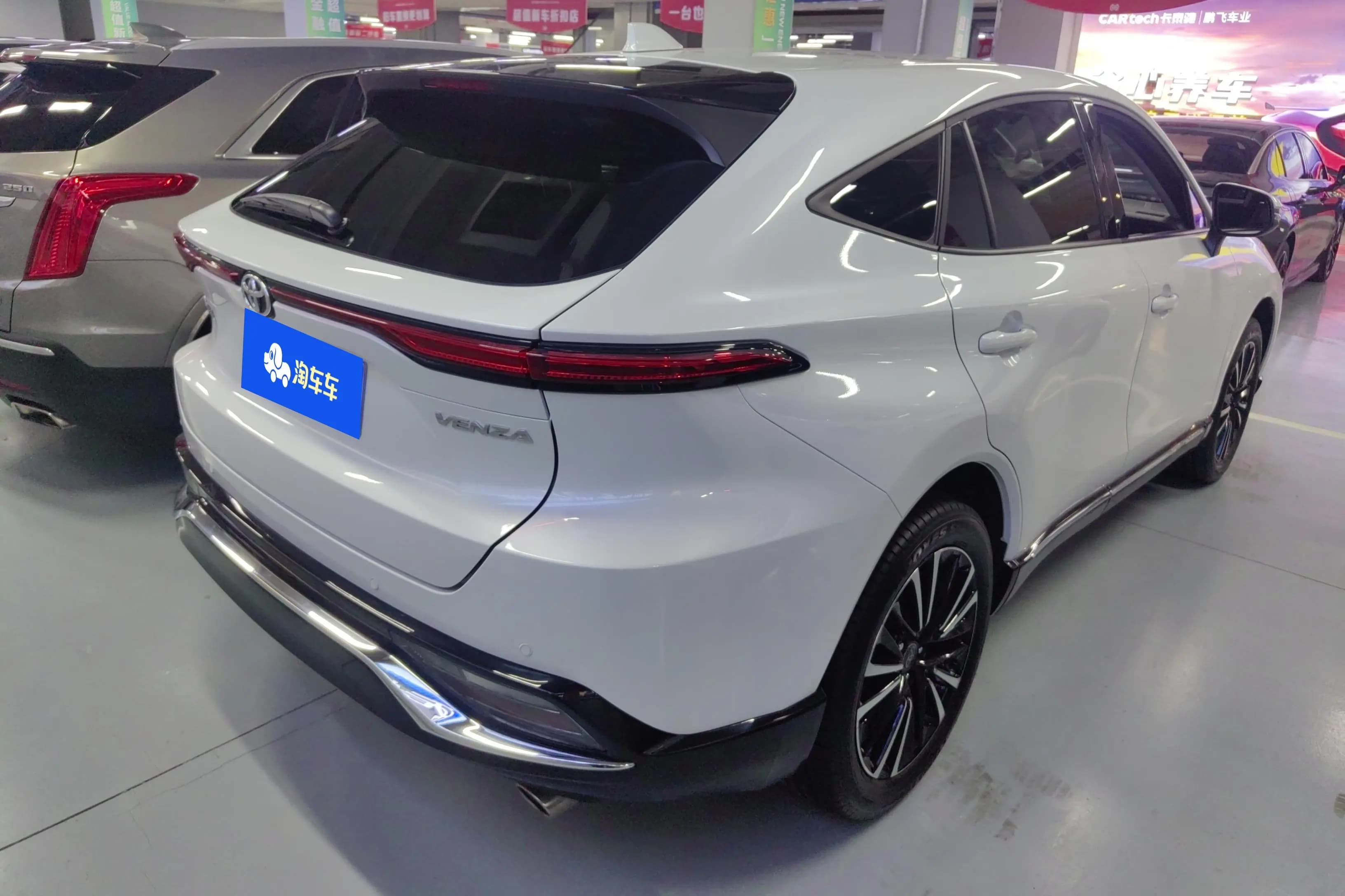 Toyota Venza 2023 г. 43489 км. — фото 3