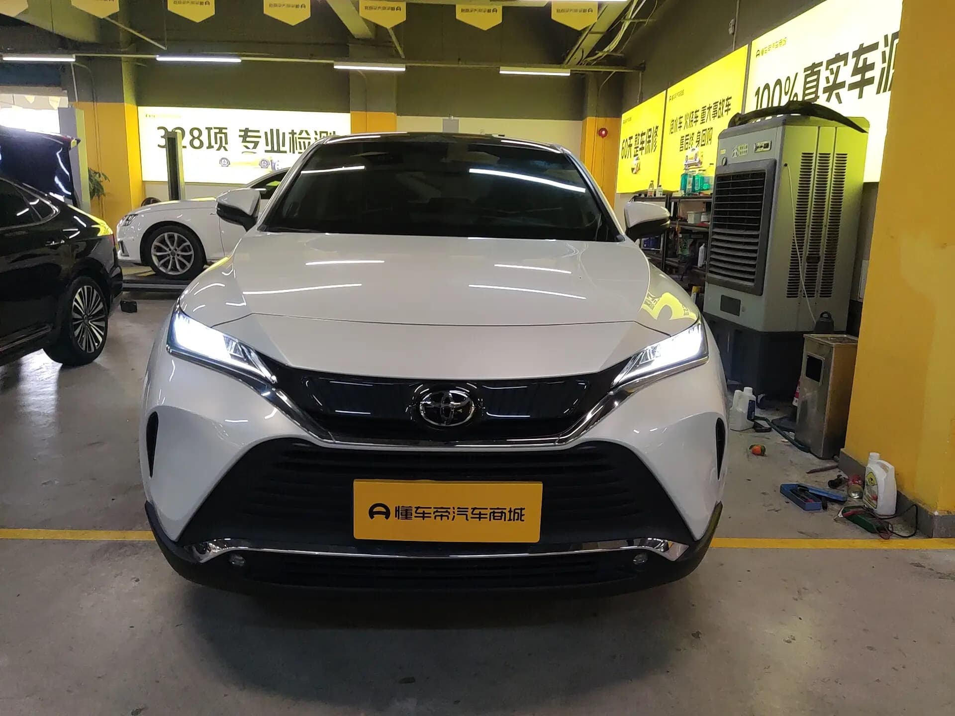 Toyota Harrier 2023 г. 41618 км. — фото 2