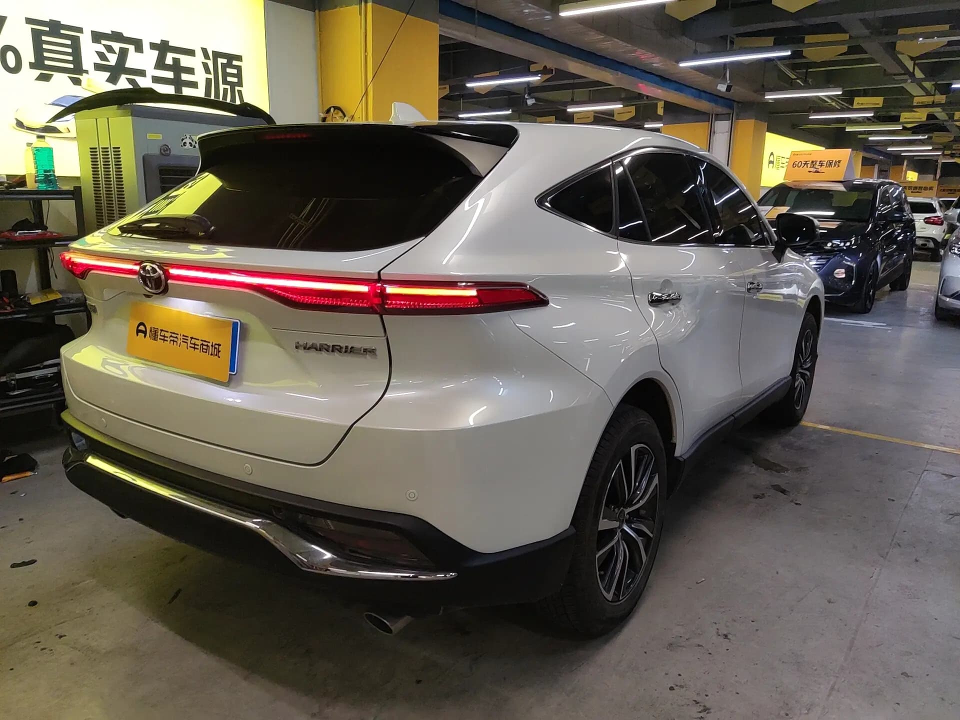 Toyota Harrier 2023 г. 41618 км. — фото 4