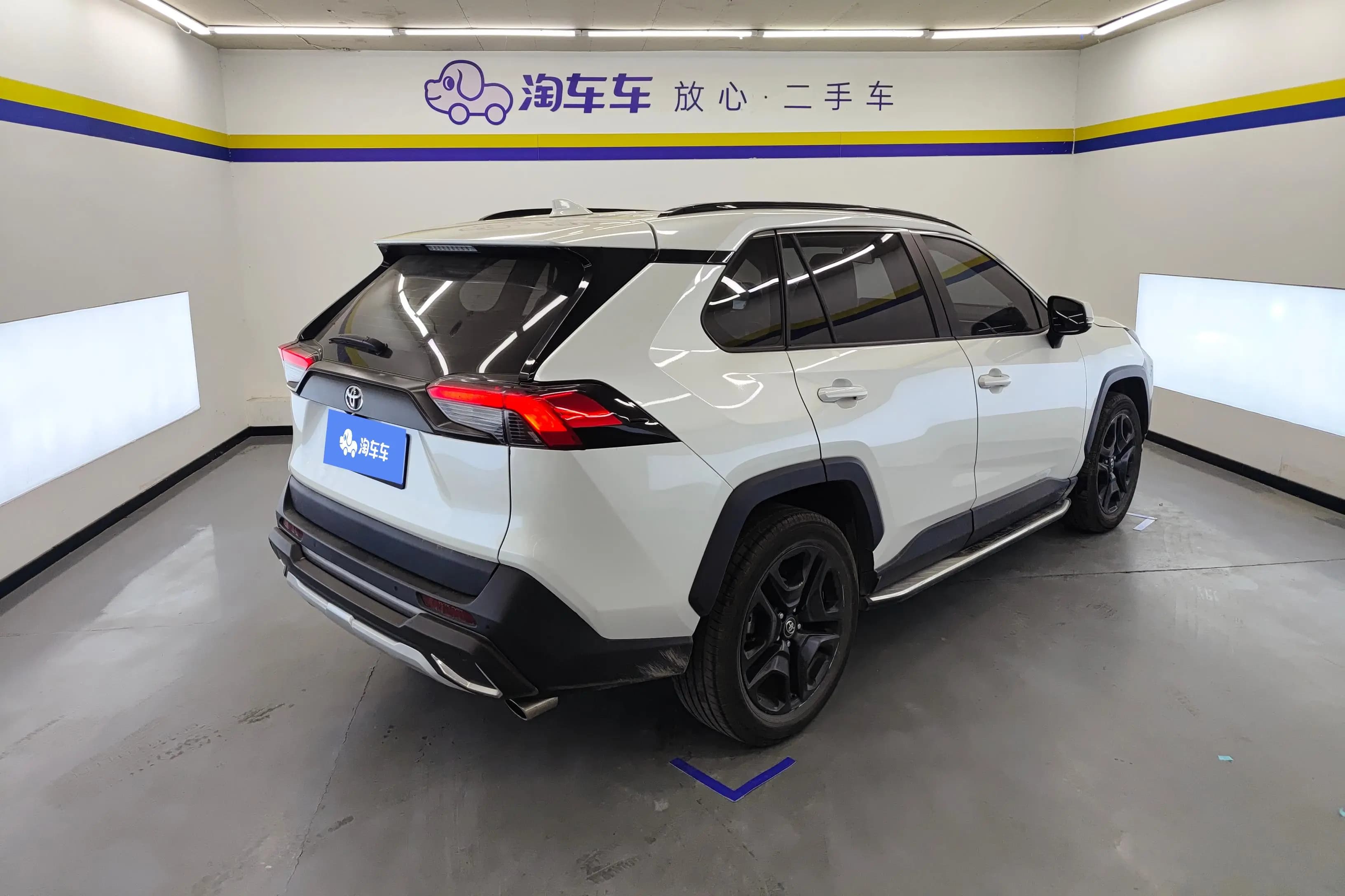 Toyota RAV4 2023 г. 31329 км. — фото 3