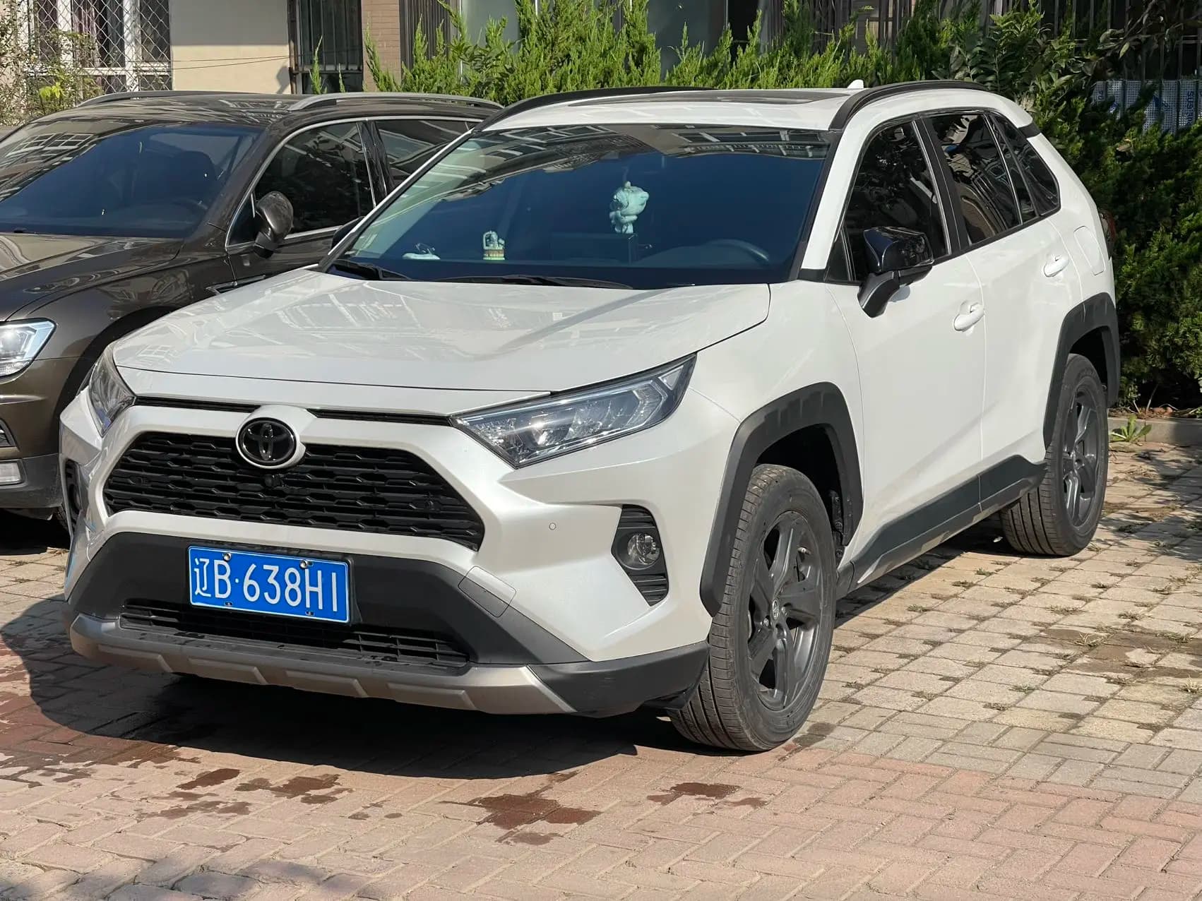 Toyota RAV4 2023 г. 23027 км.