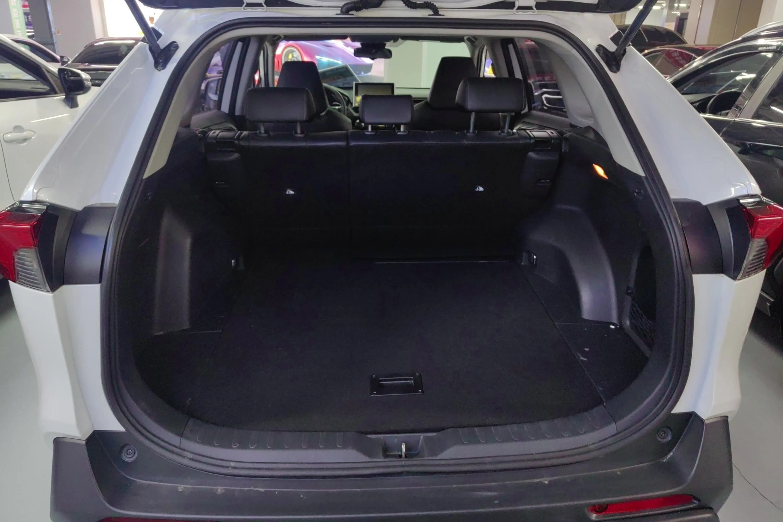 Toyota RAV4 2021 г. 87926 км. — фото 17
