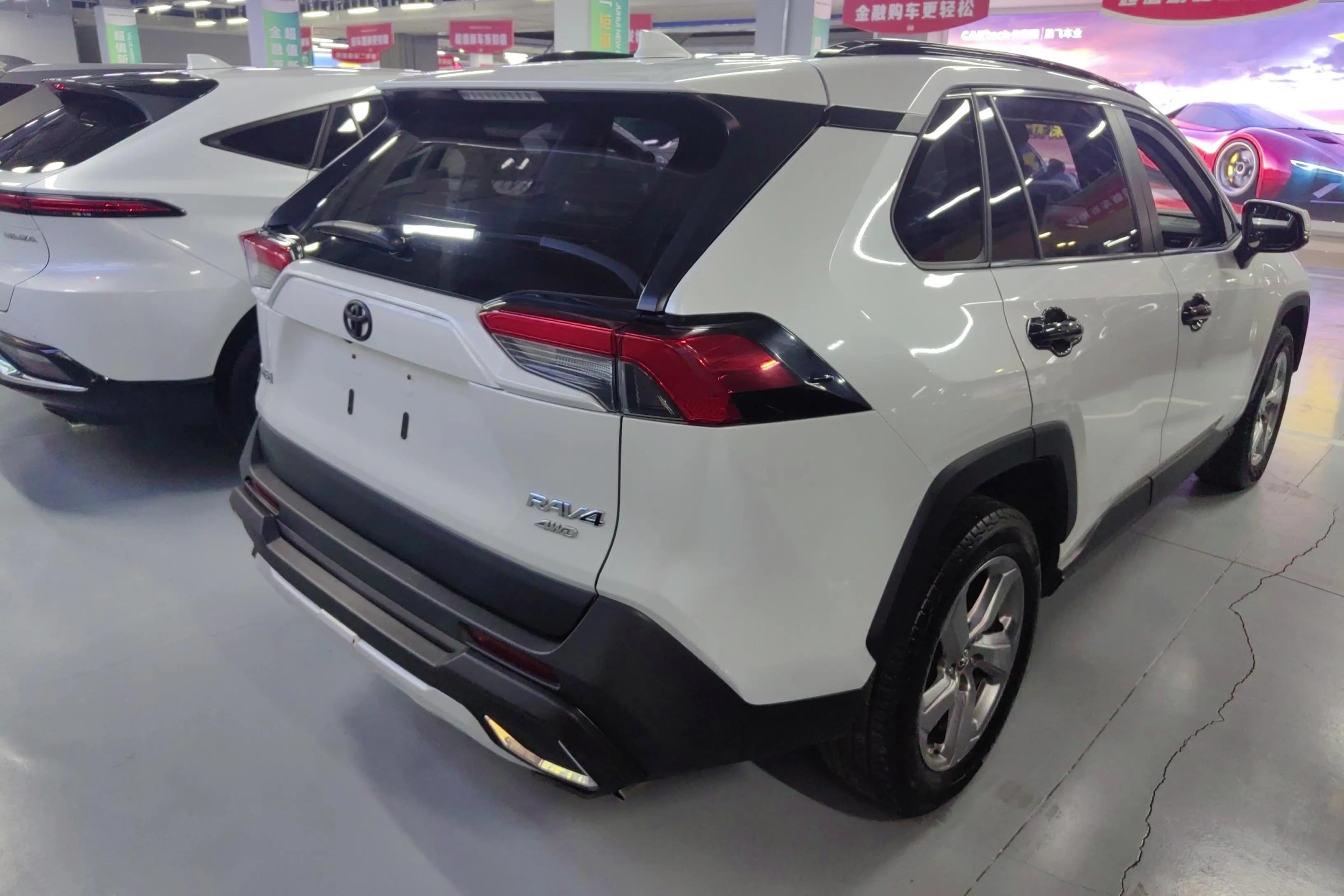 Toyota RAV4 2021 г. 87926 км. — фото 3