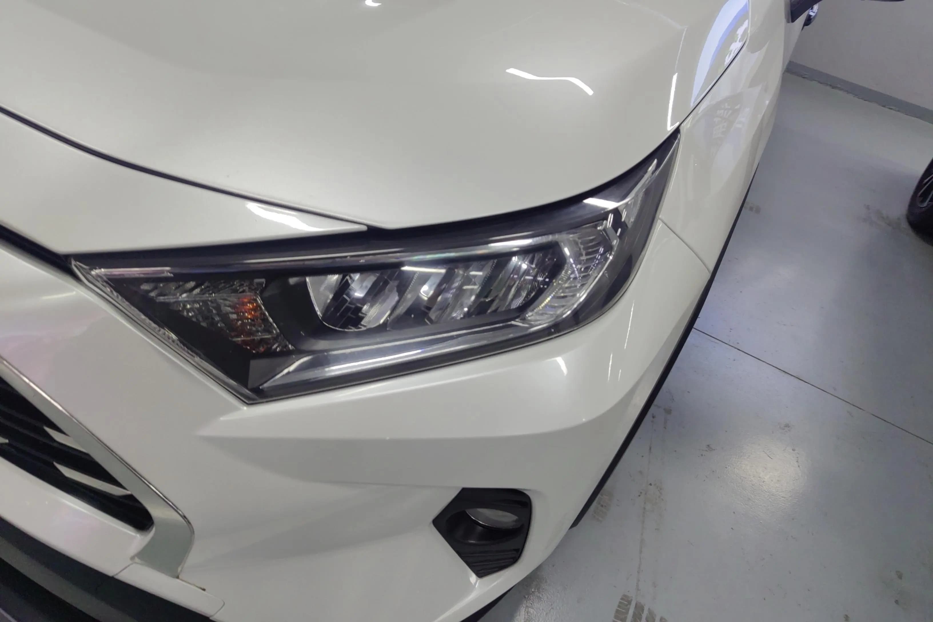 Toyota RAV4 2021 г. 87926 км. — фото 4