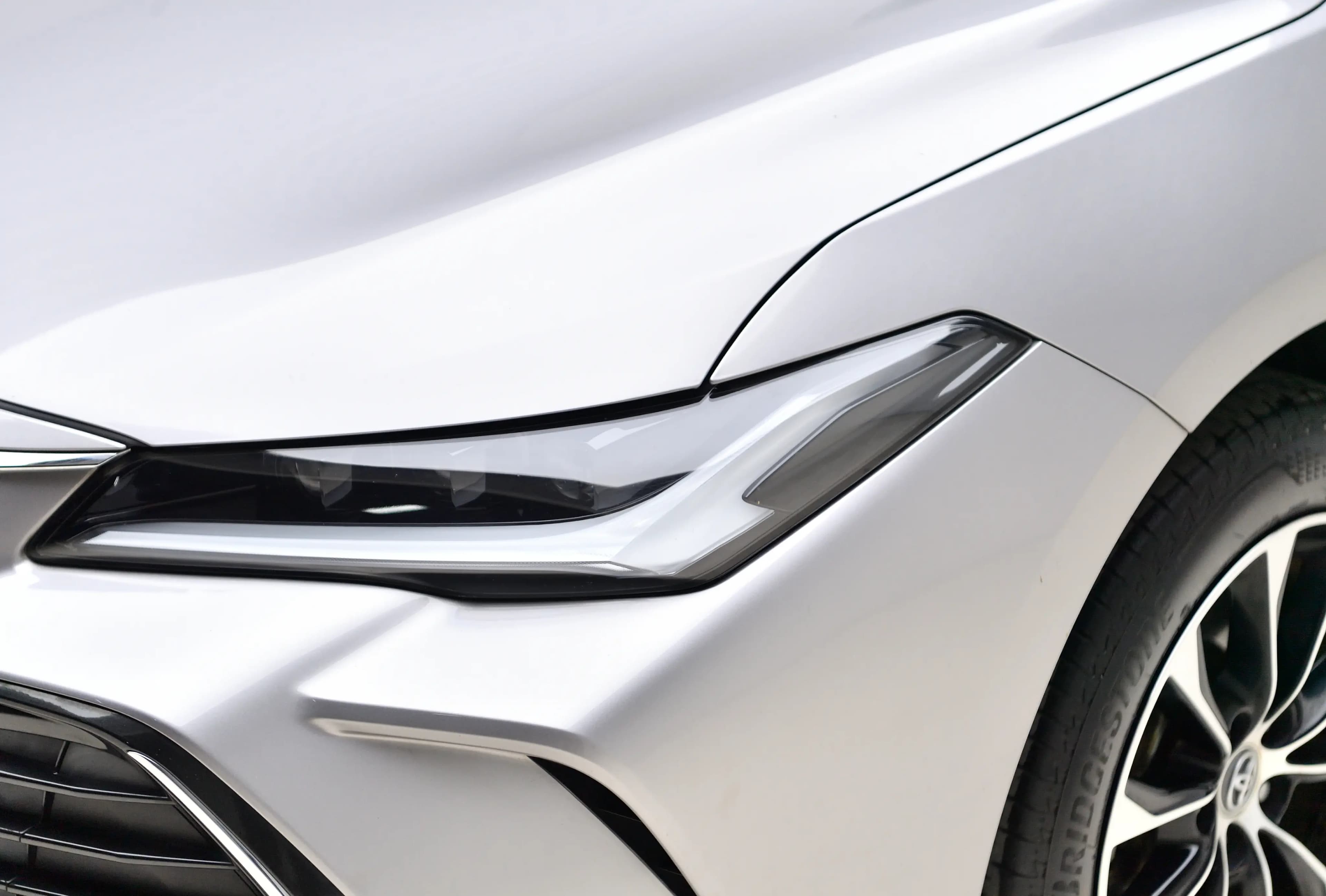 Toyota Avalon 2023 г. 26700 км. — фото 12