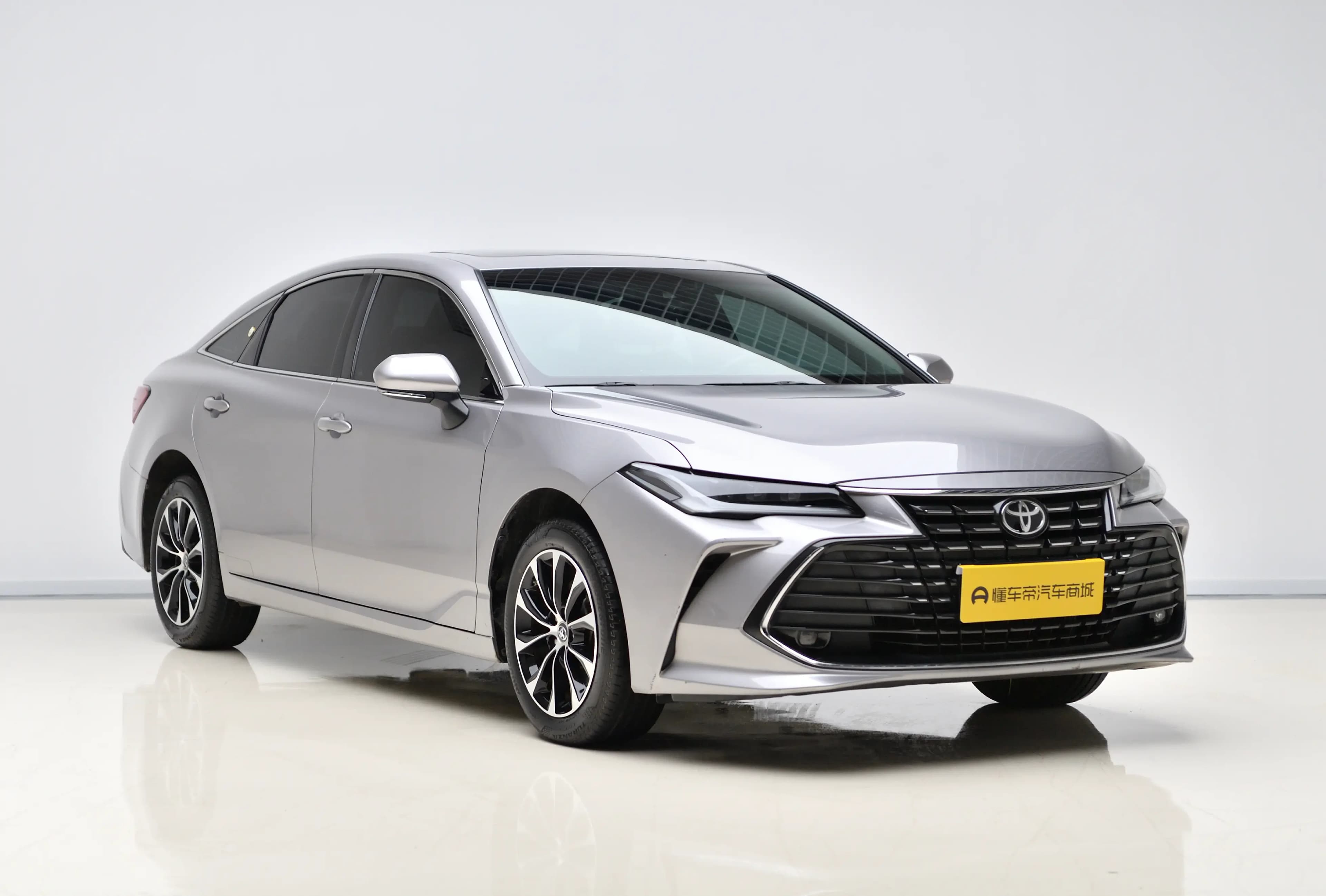 Toyota Avalon 2023 г. 26700 км. — фото 3