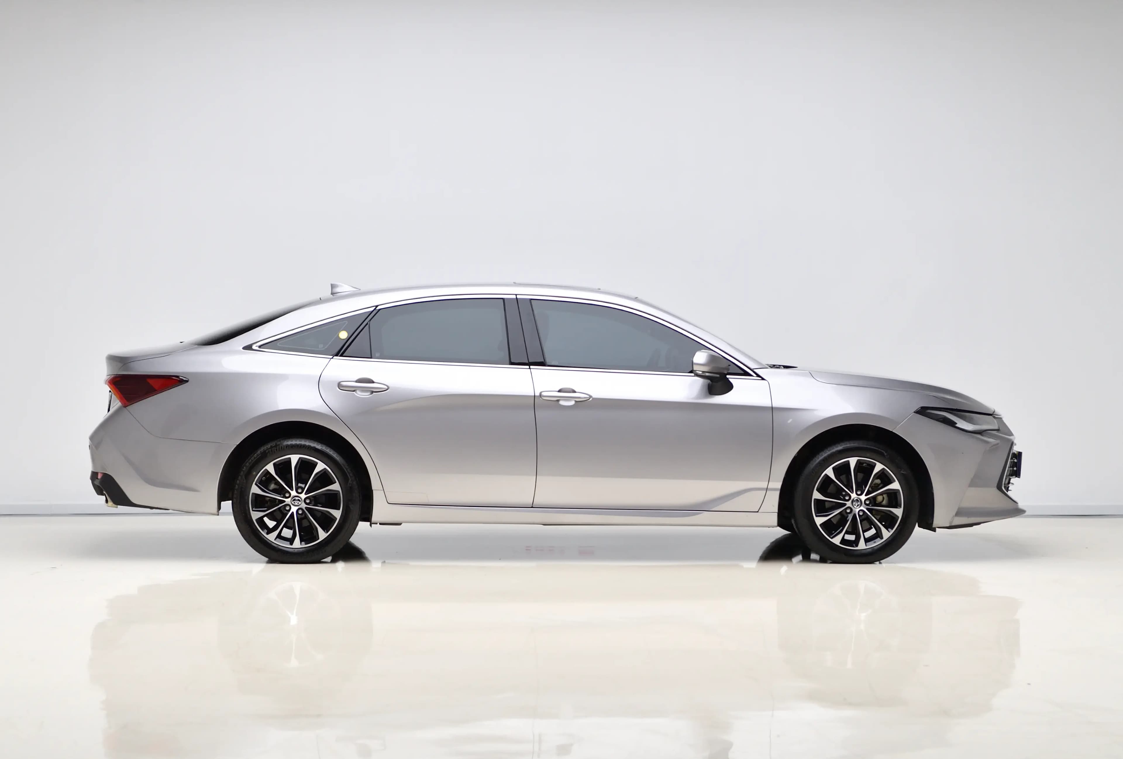 Toyota Avalon 2023 г. 26700 км. — фото 8